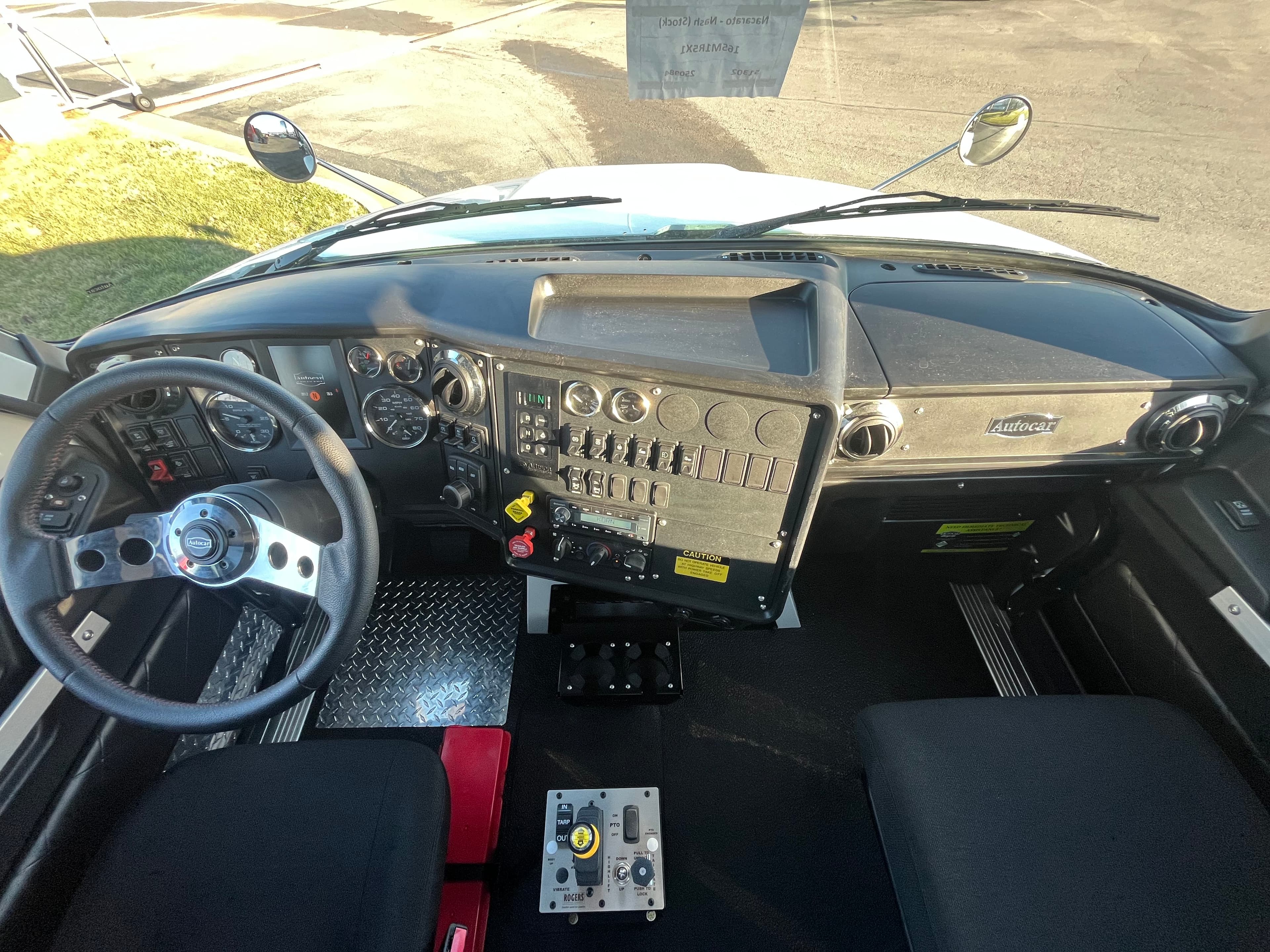 2025 Autocar DC-64 — photo 14