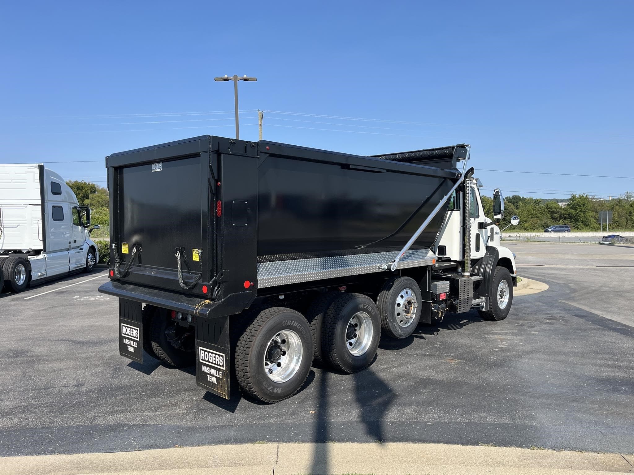 2025 Autocar DC-64 — photo 3