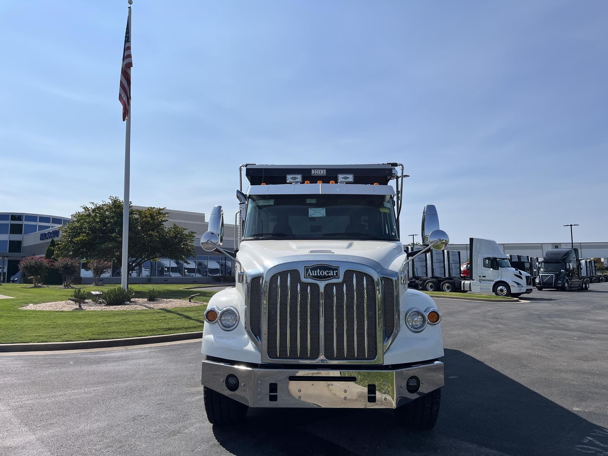 2025 Autocar DC-64 — photo 8