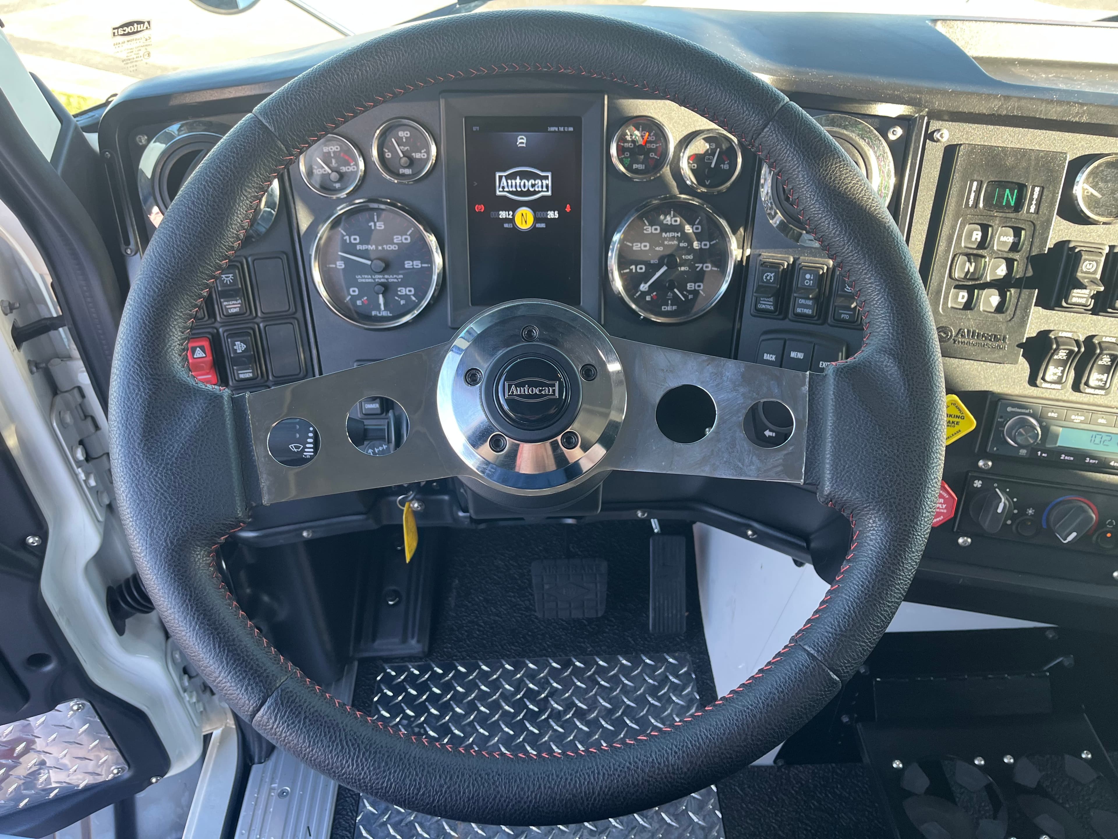 2025 Autocar DC-64 — photo 10