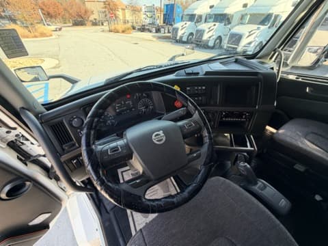 2023 Volvo VNL 760 — photo 8