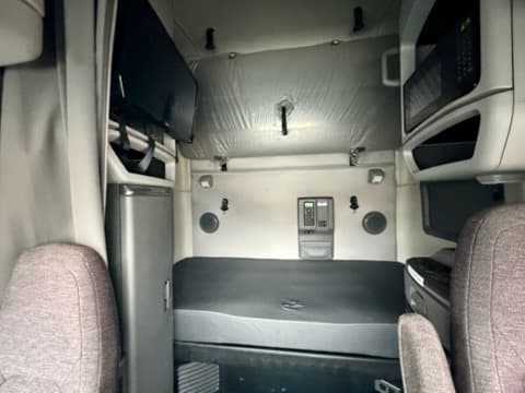 2023 Volvo VNL 760 — photo 10