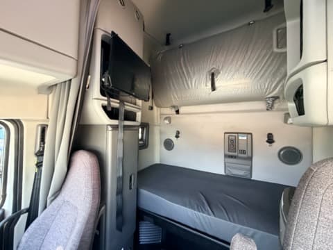 2023 Volvo VNL 760 — photo 12