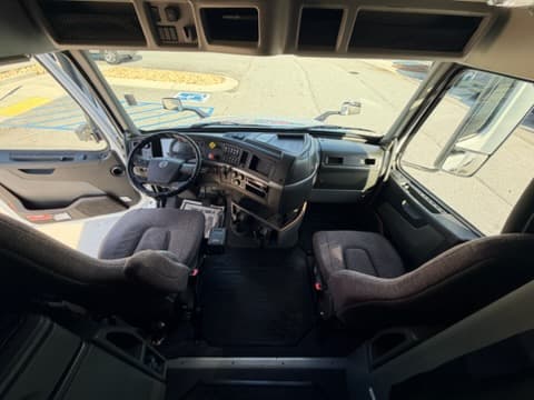 2023 Volvo VNL 760 — photo 13