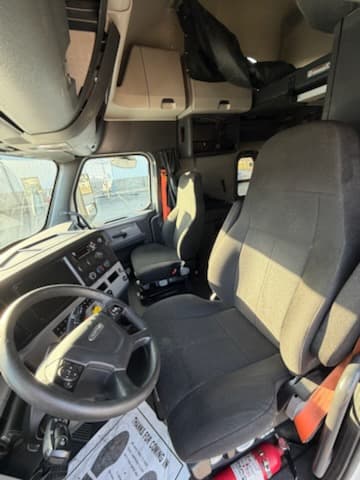 2020 Freightliner Cascadia — photo 7