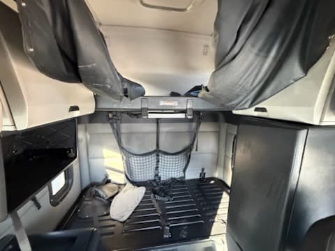 2020 Freightliner Cascadia — photo 8