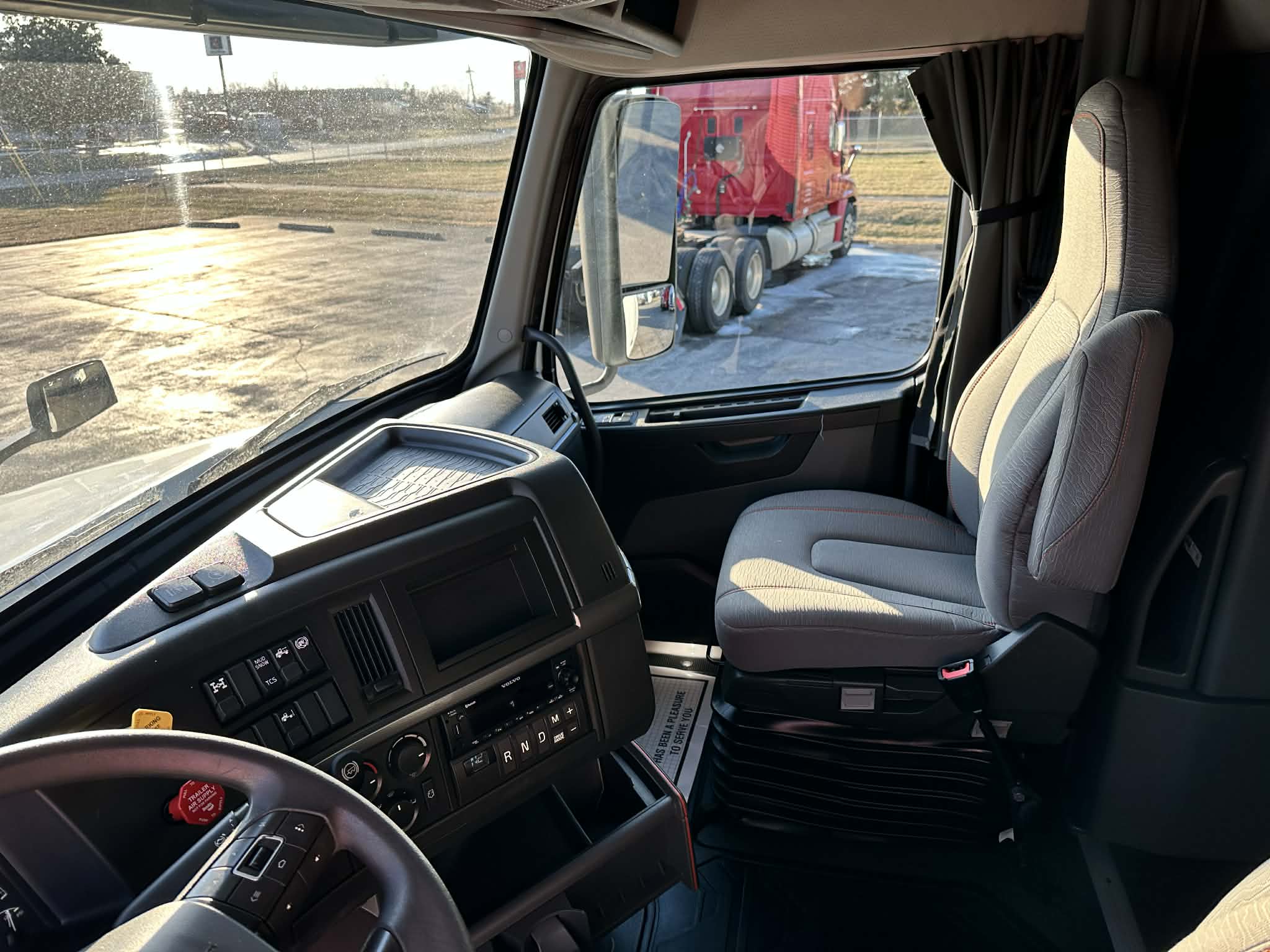 2023 Volvo VNL 760 — photo 9