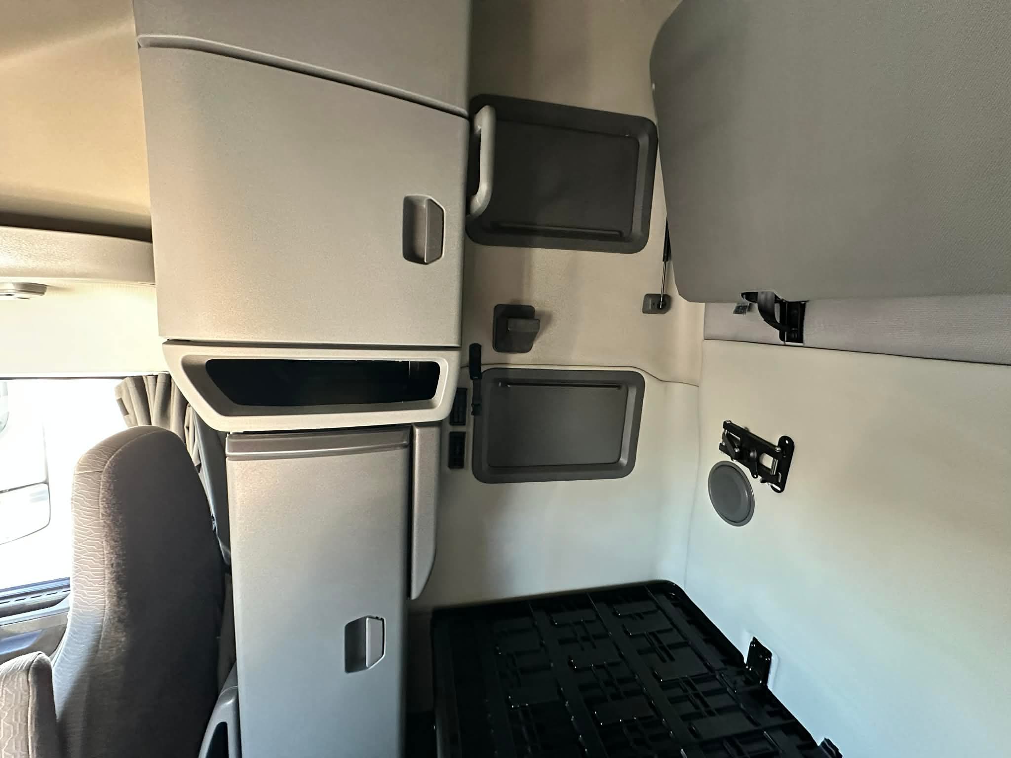 2023 Volvo VNL 760 — photo 15