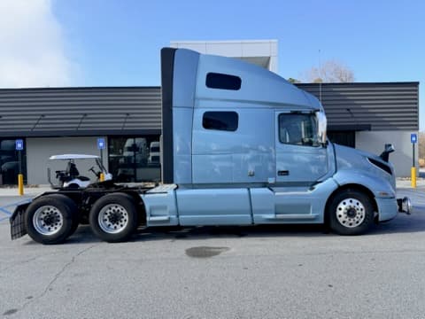 2021 Volvo VNL 760 — photo 2