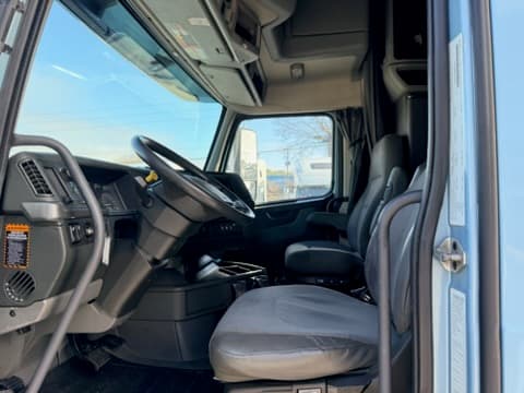 2021 Volvo VNL 760 — photo 7