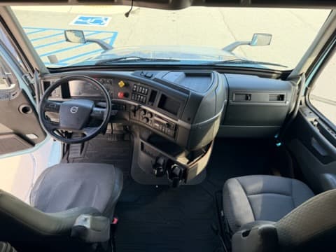 2021 Volvo VNL 760 — photo 9