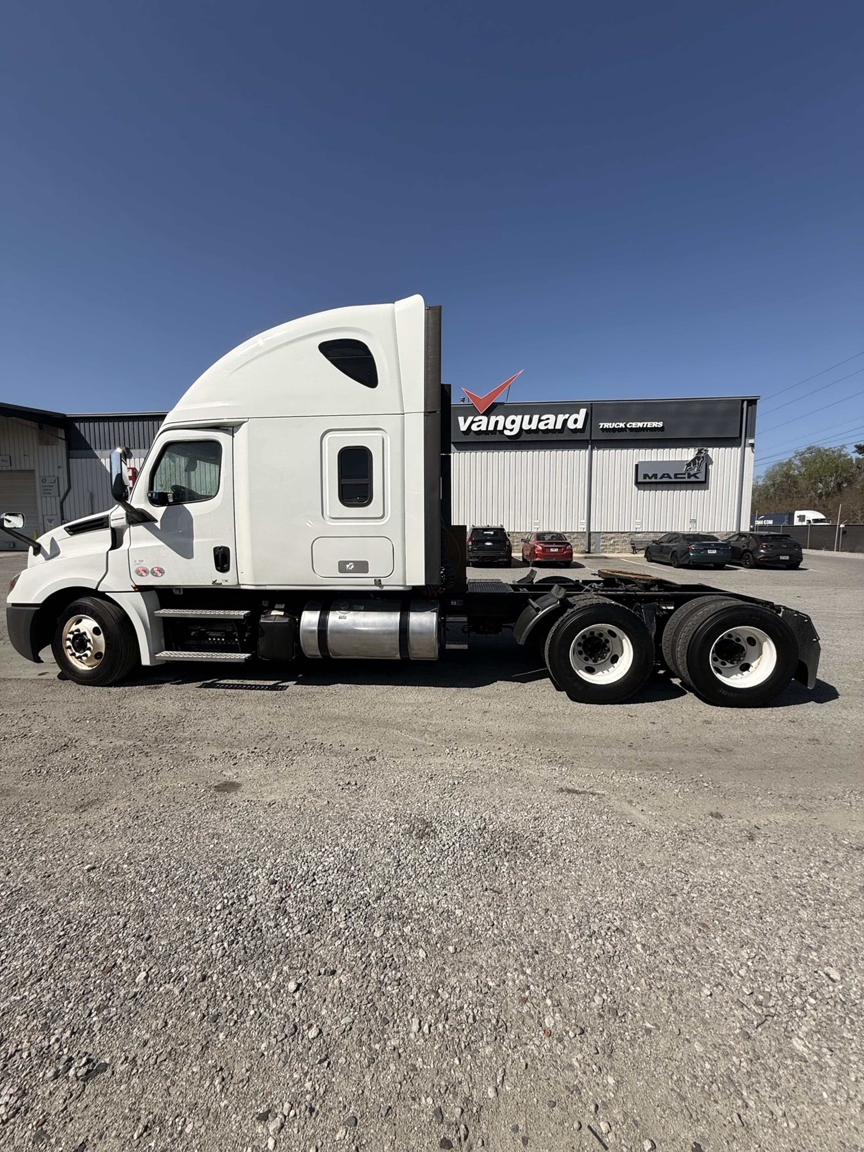 2020 Freightliner Cascadia — photo 5