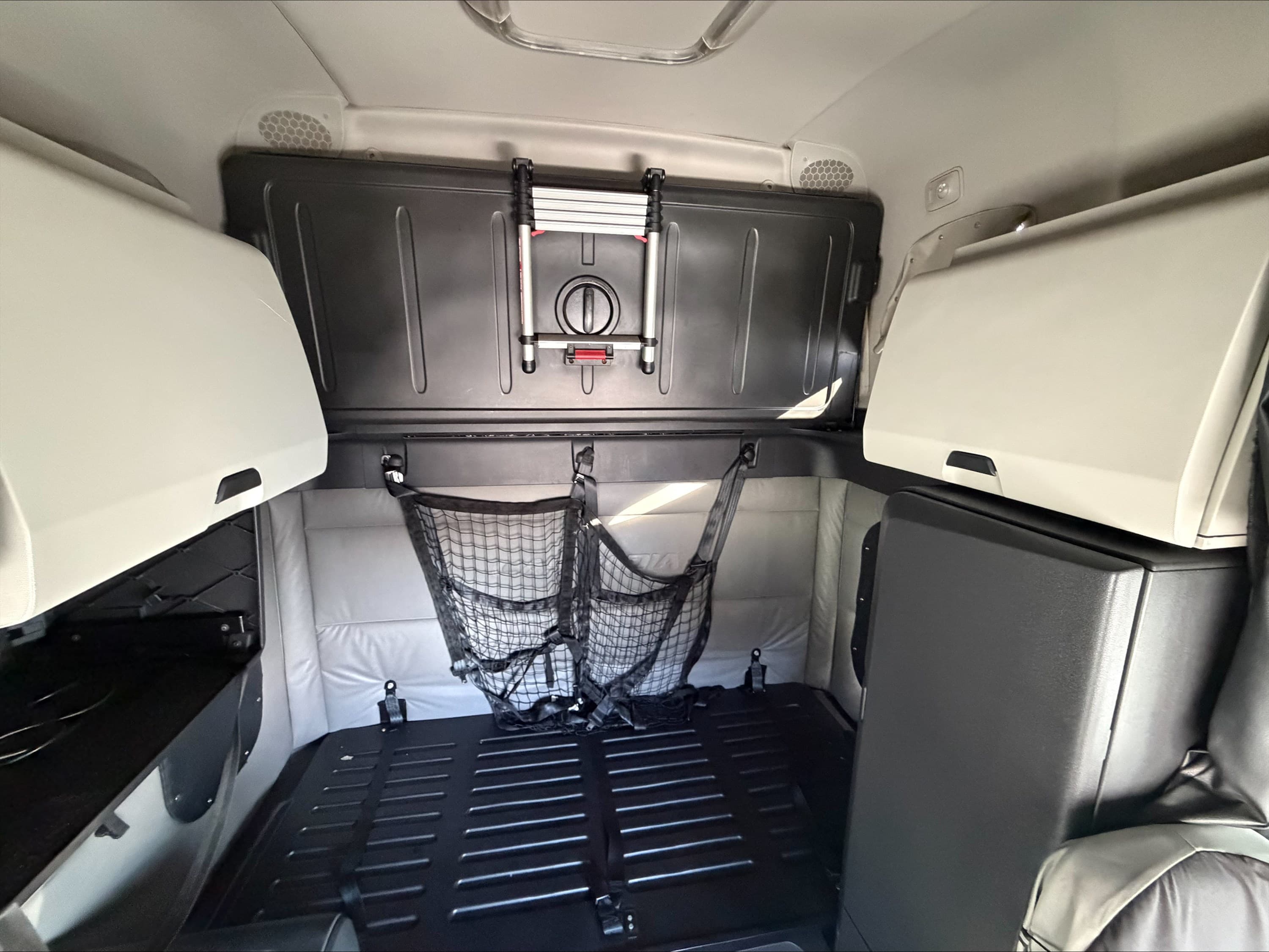 2021 Freightliner Cascadia — photo 10