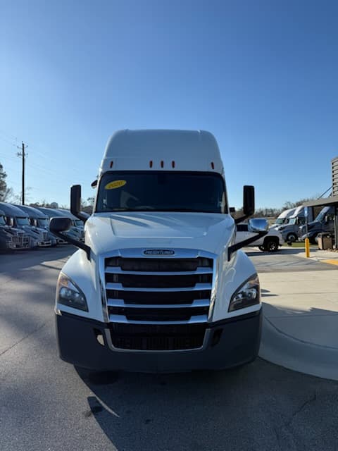 2020 Freightliner Cascadia — photo 8