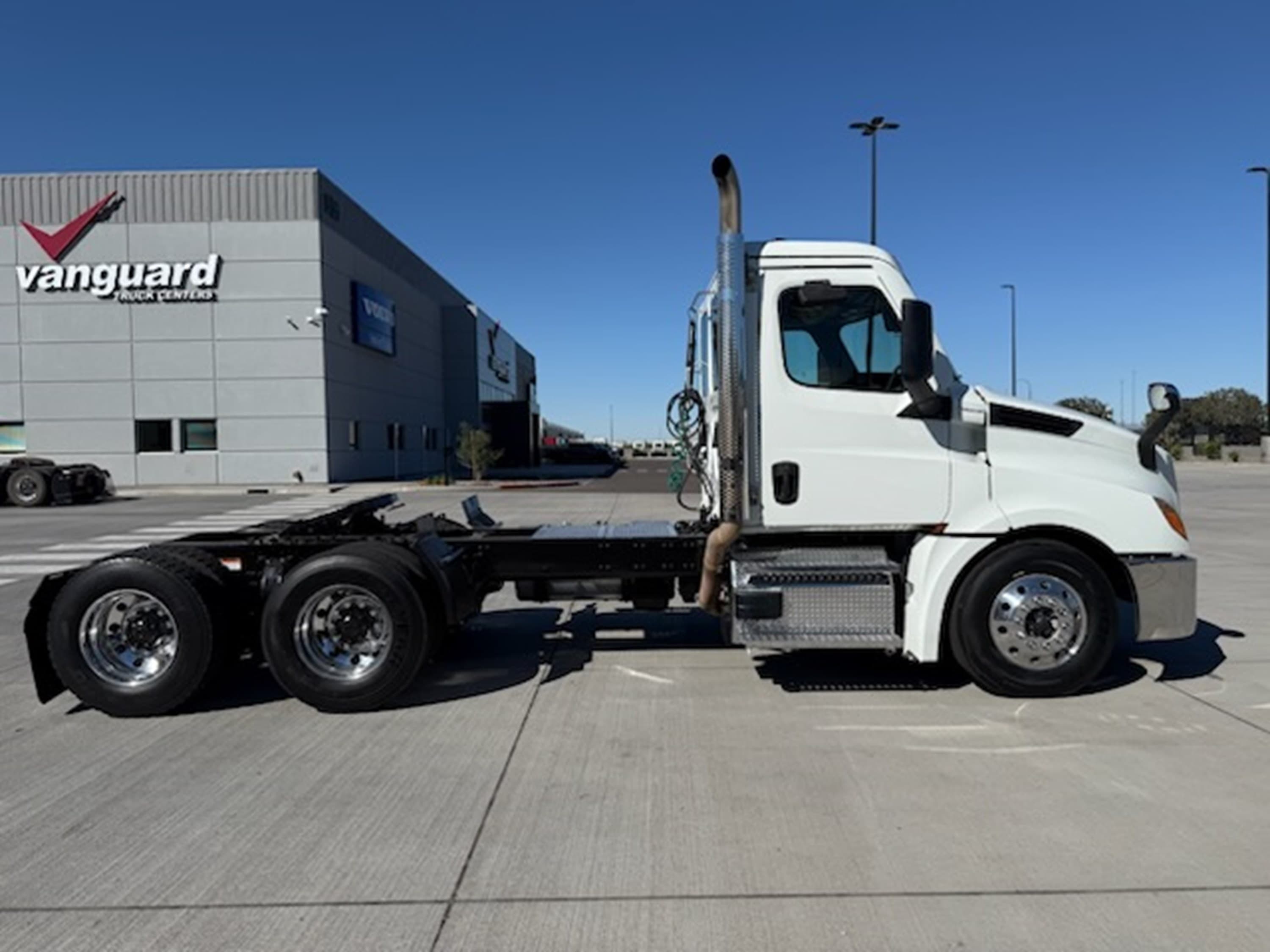 2021 Freightliner Cascadia — photo 3