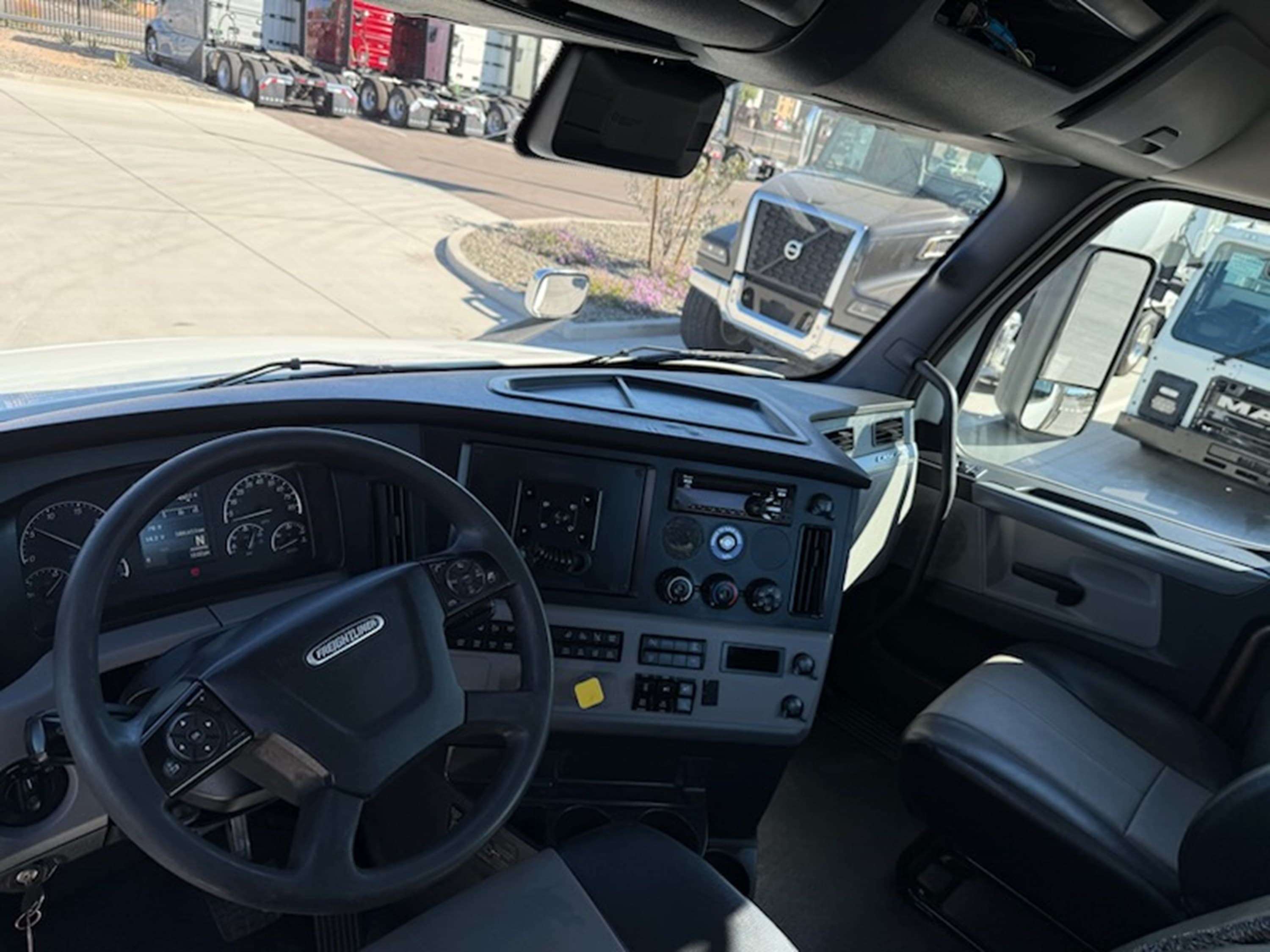 2021 Freightliner Cascadia — photo 5