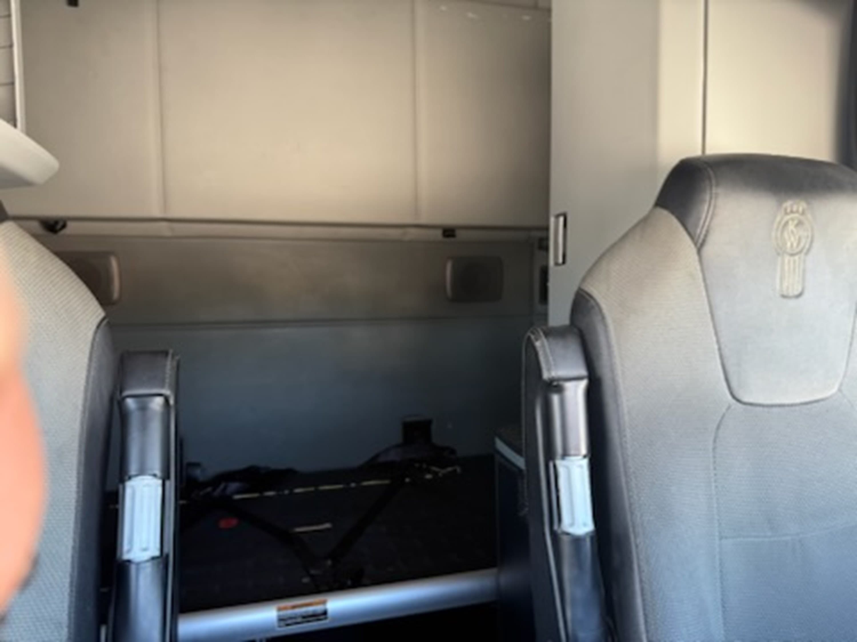 2021 Kenworth T680 — photo 8