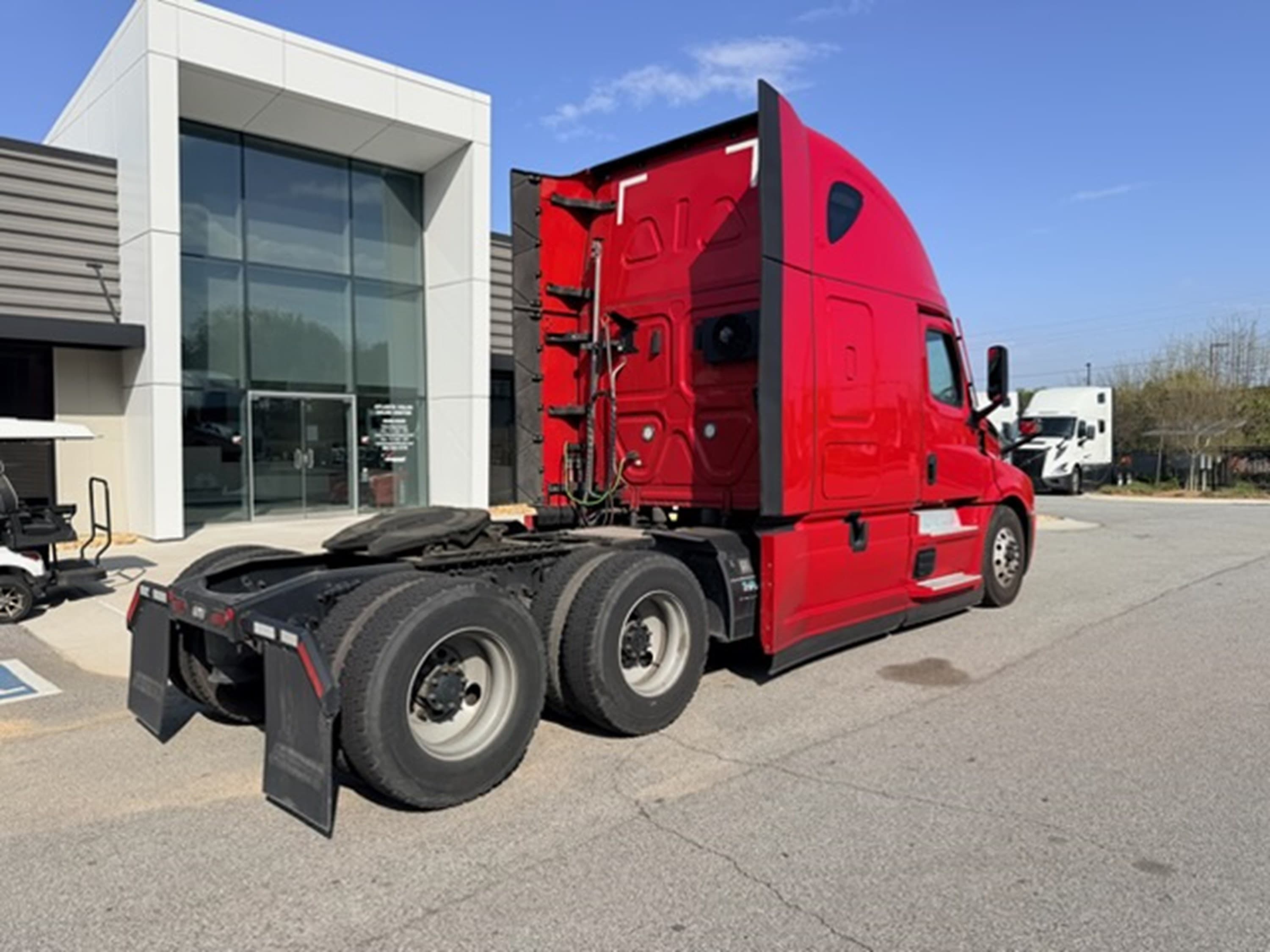 2023 Freightliner Cascadia — photo 3