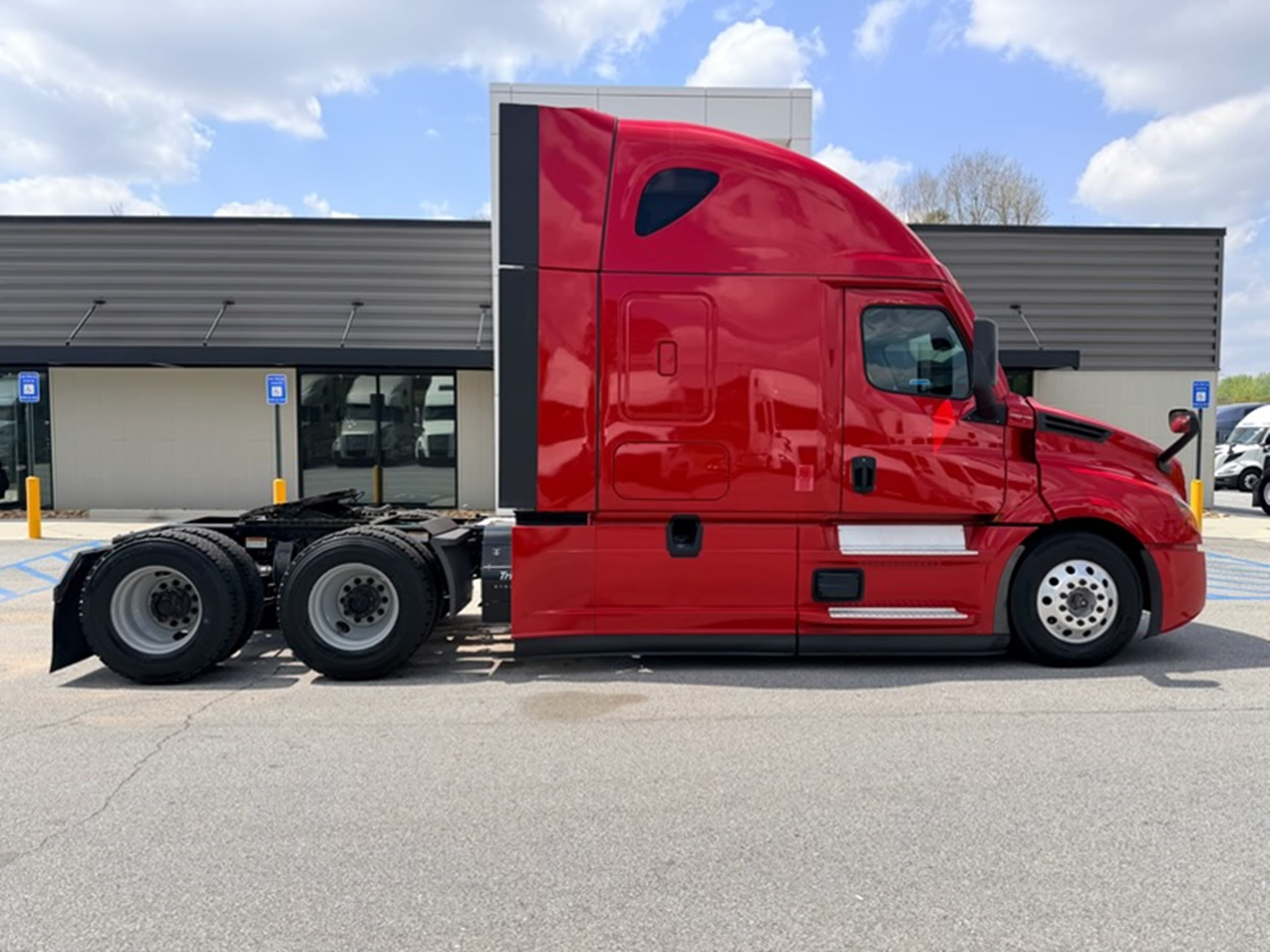 2023 Freightliner Cascadia — photo 2