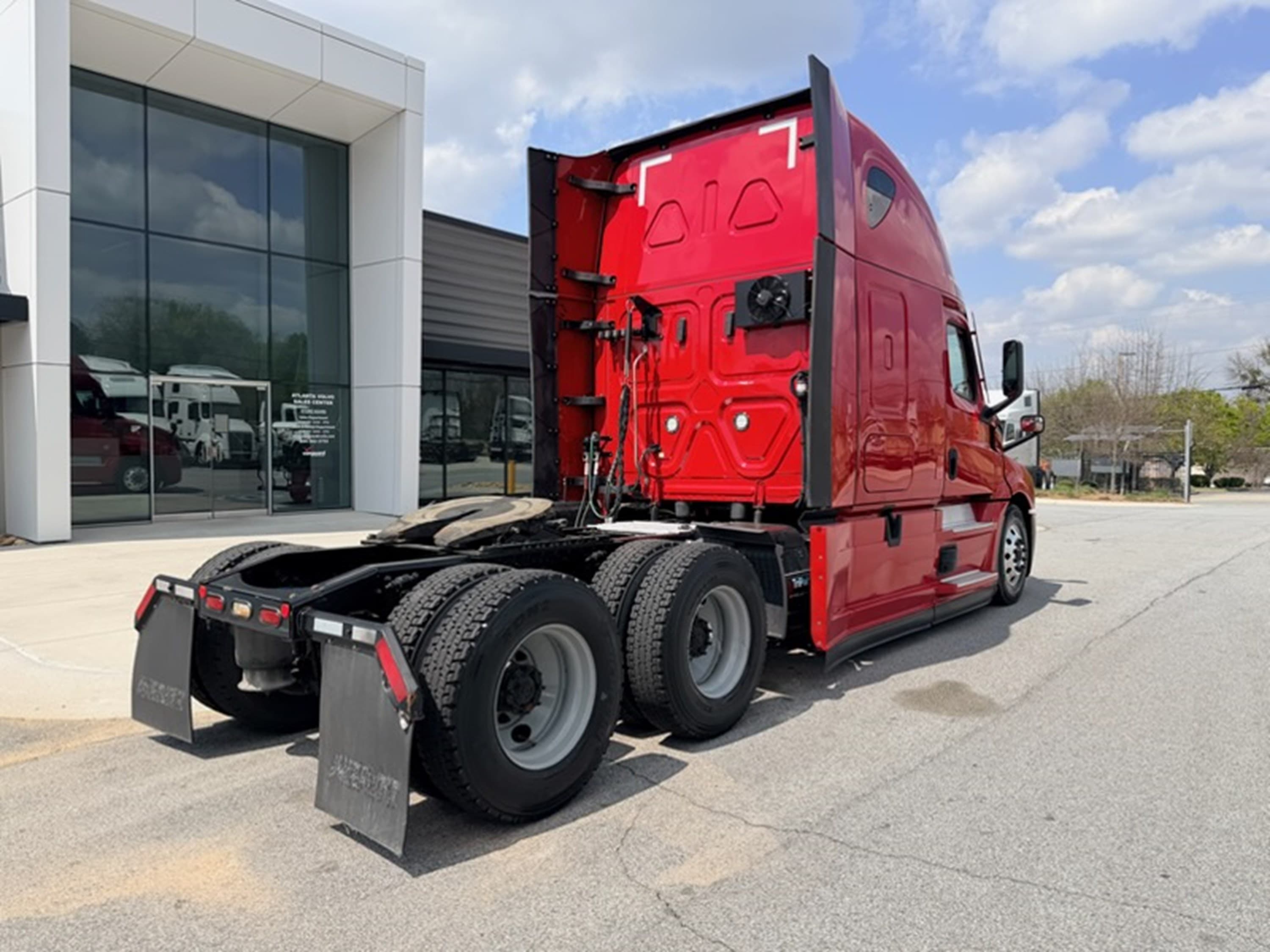2023 Freightliner Cascadia — photo 3