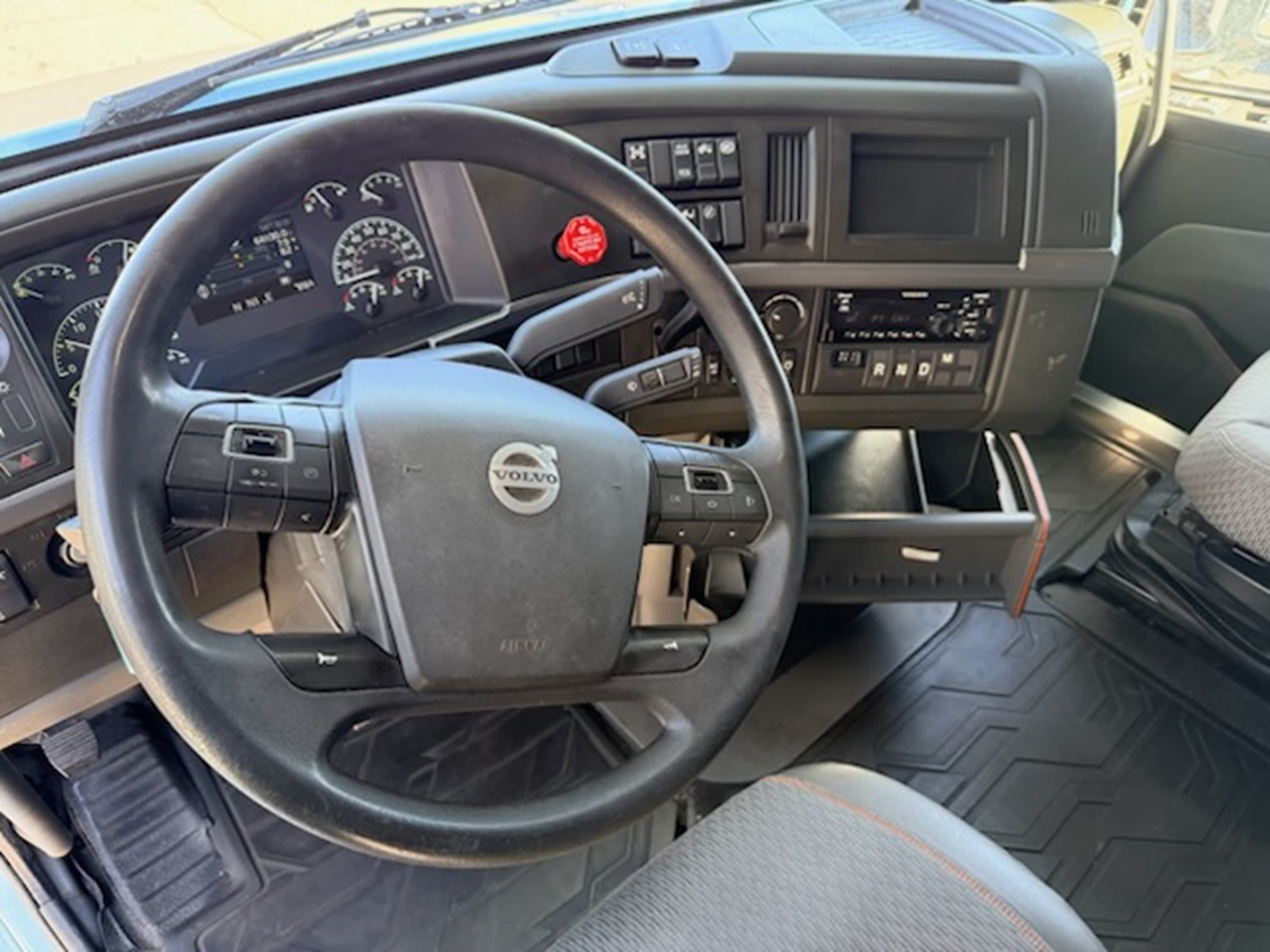 2021 Volvo VNL 760 — photo 7