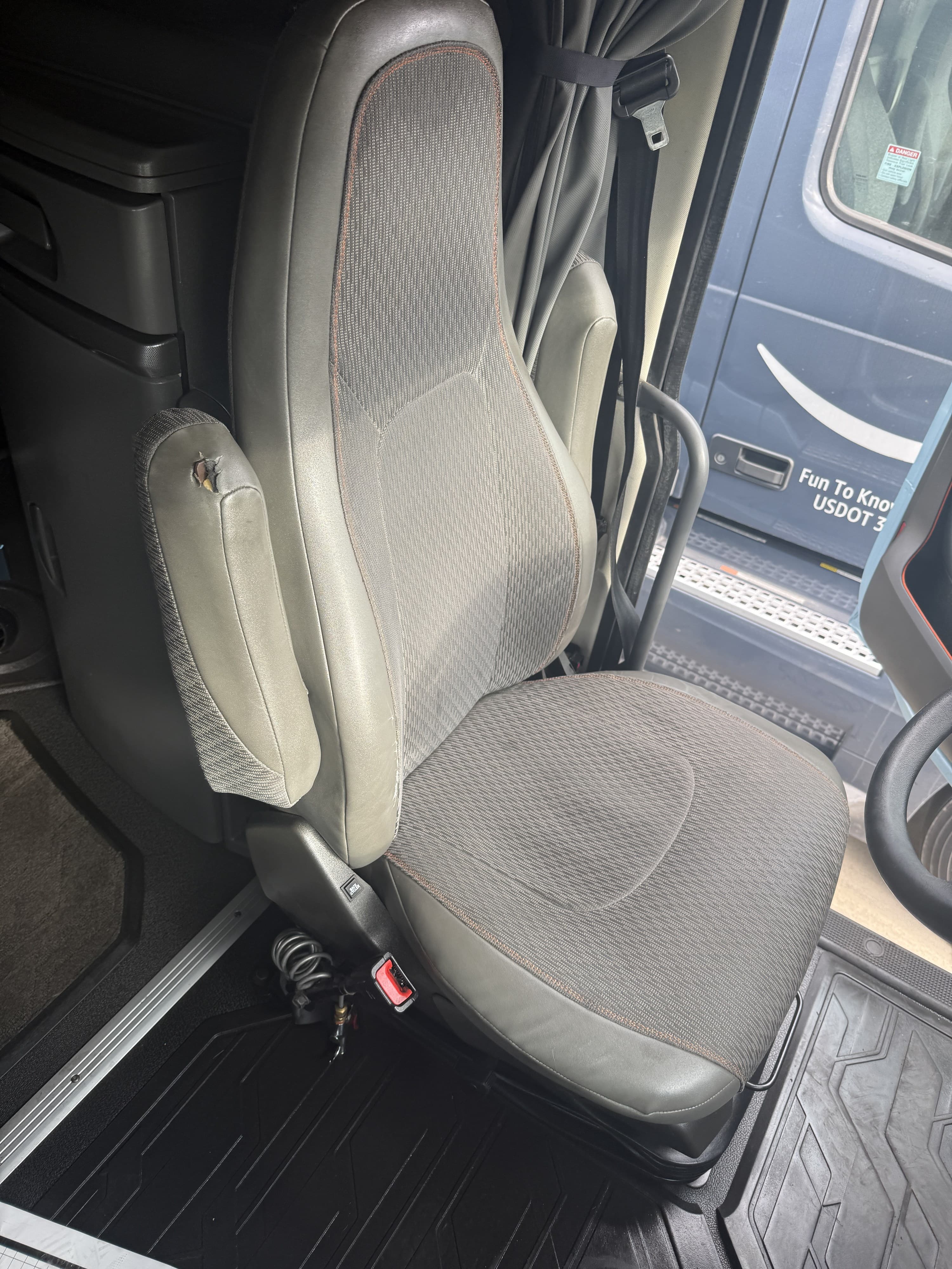 2021 Volvo VNL 760 — photo 9