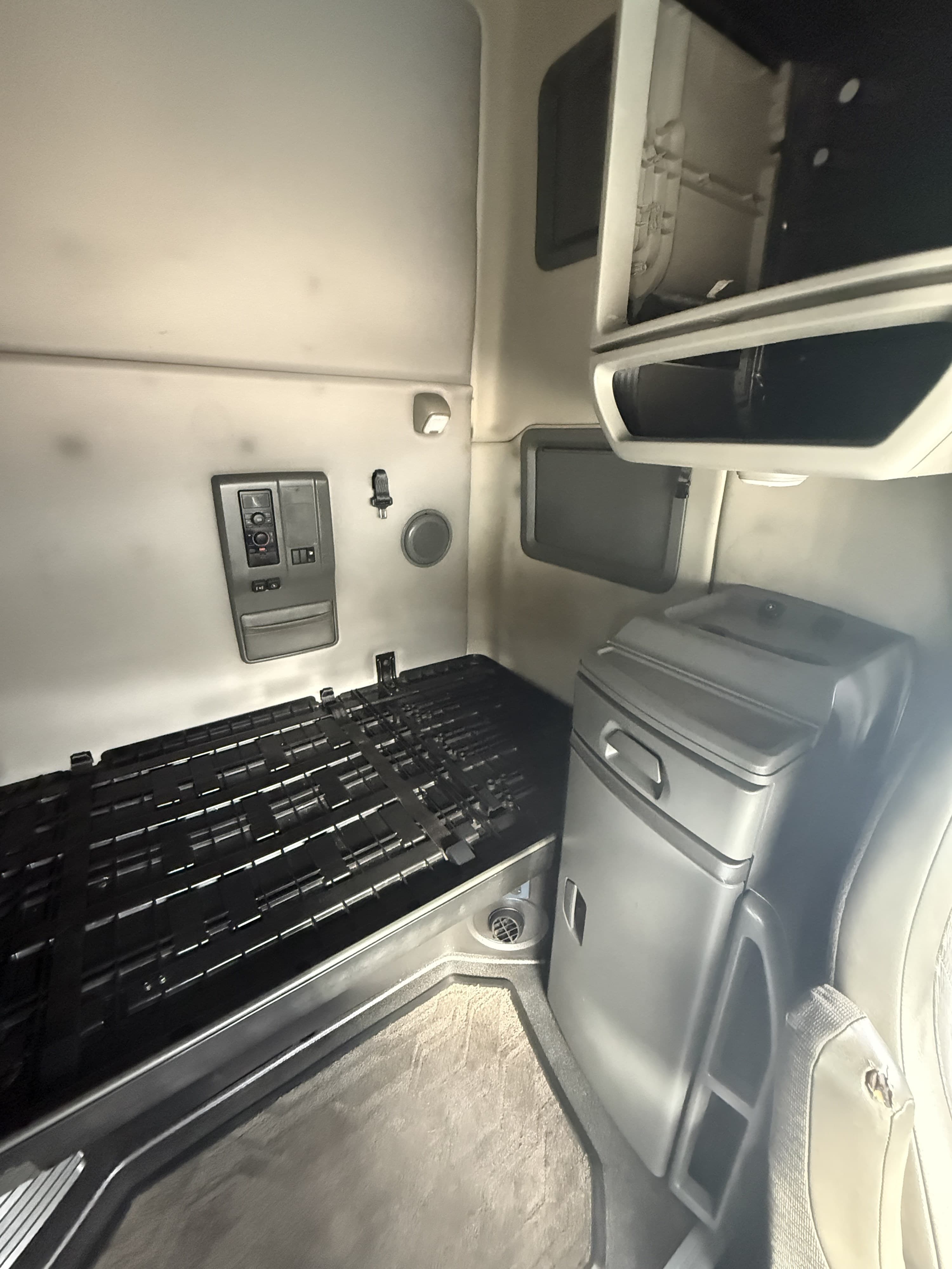 2021 Volvo VNL 760 — photo 10