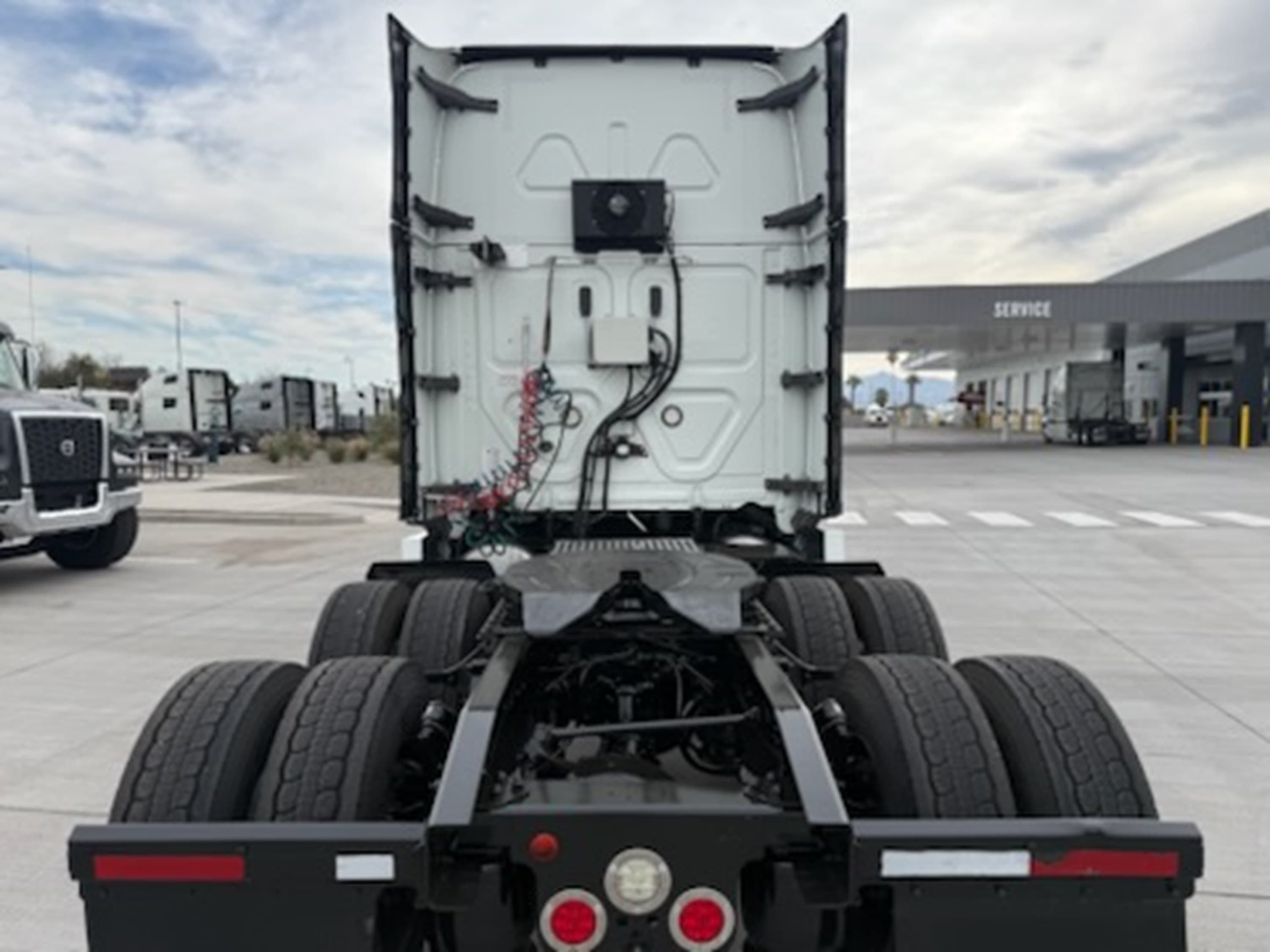 2020 Freightliner Cascadia — photo 5