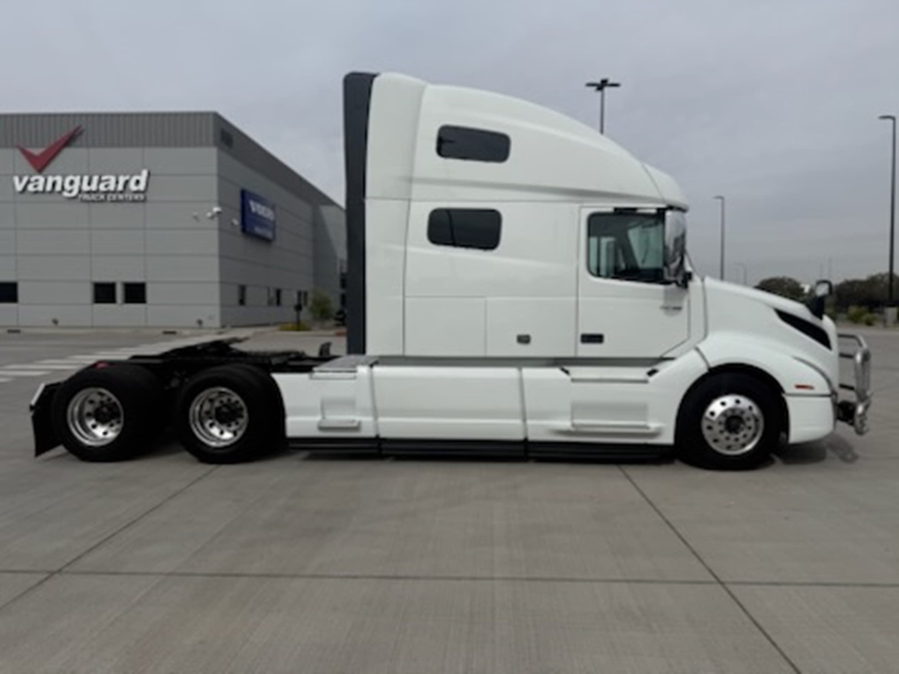 2024 Volvo VNL 760 — photo 2