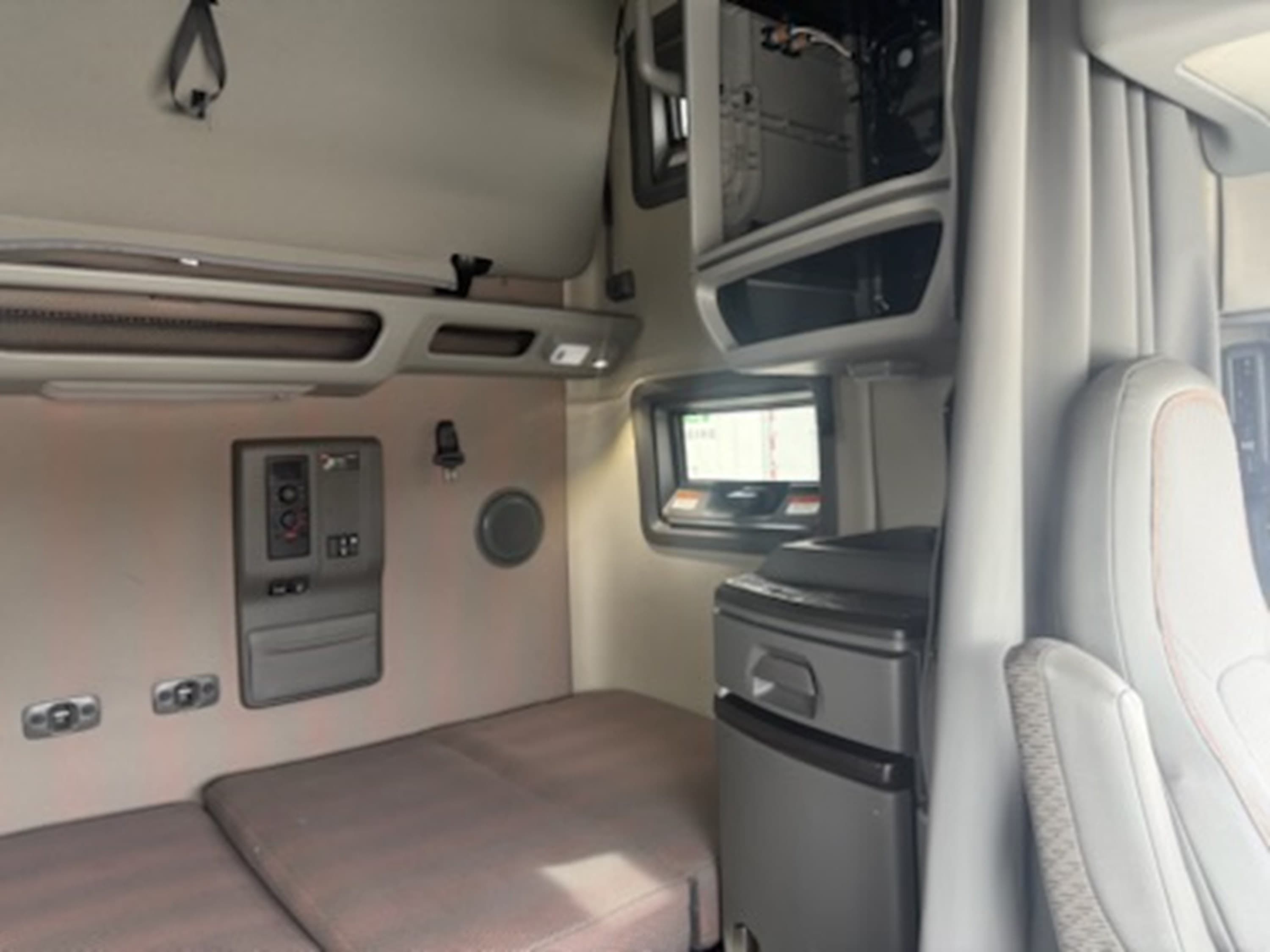 2024 Volvo VNL 760 — photo 11