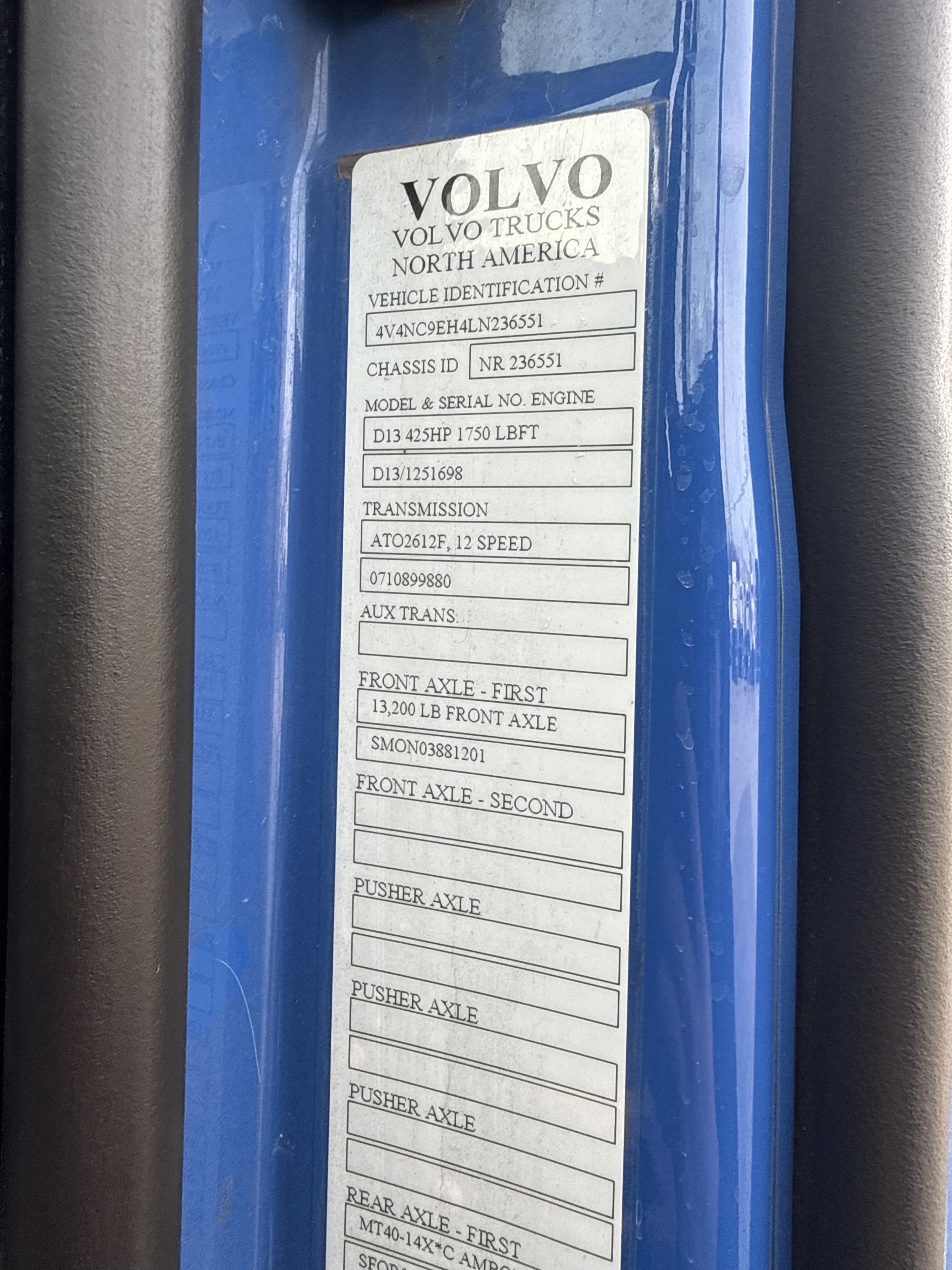 2020 Volvo VNL 860 — photo 9