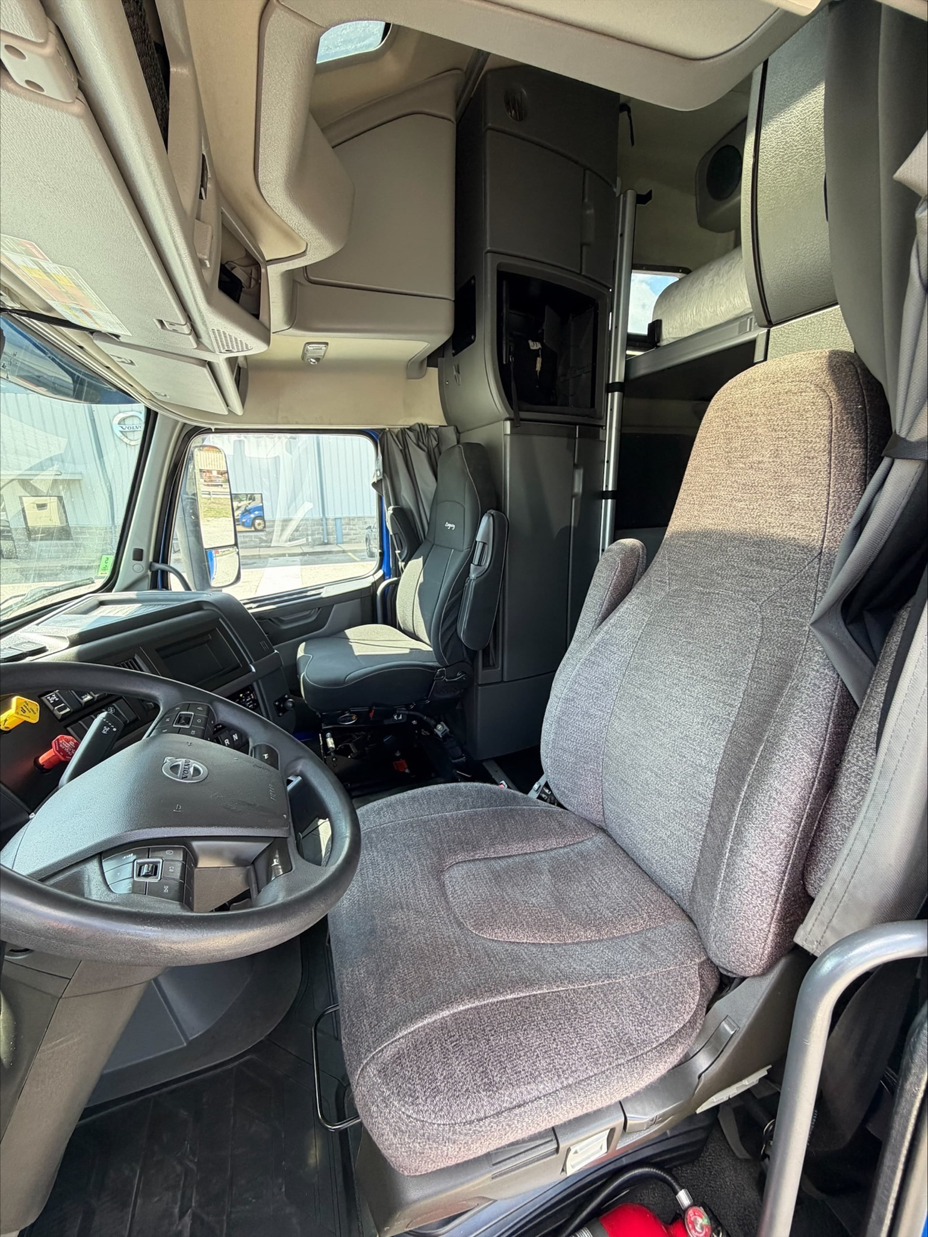2020 Volvo VNL 860 — photo 10