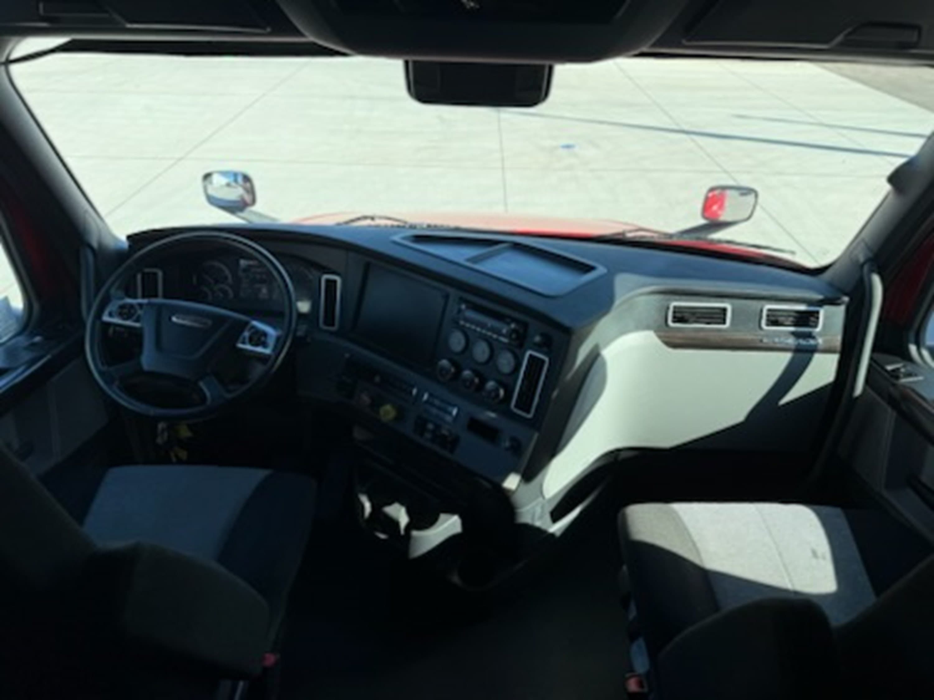 2021 Freightliner Cascadia — photo 8