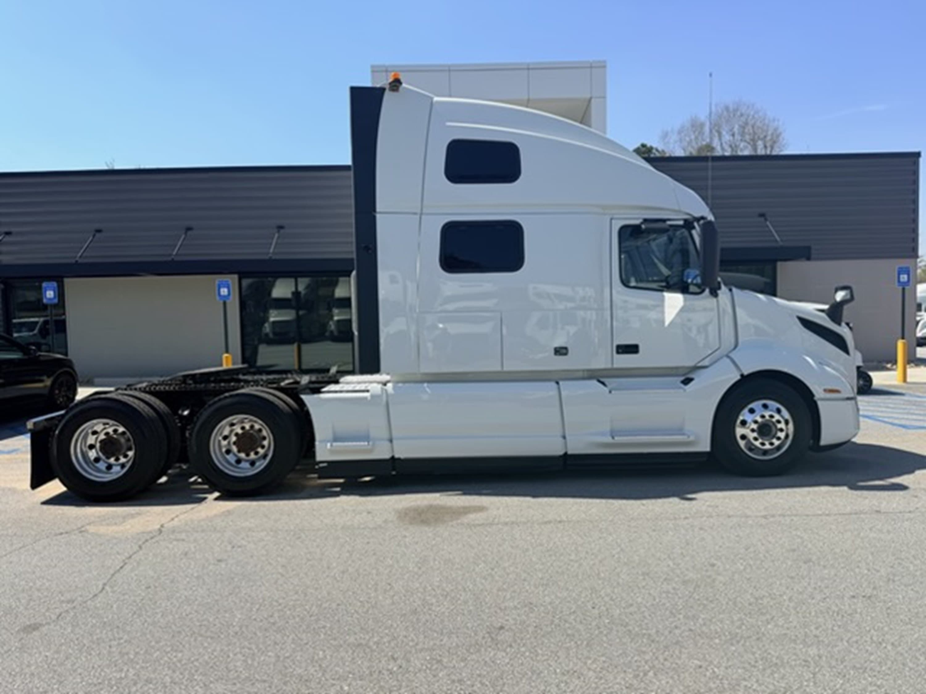 2024 Volvo VNL 860 — photo 2