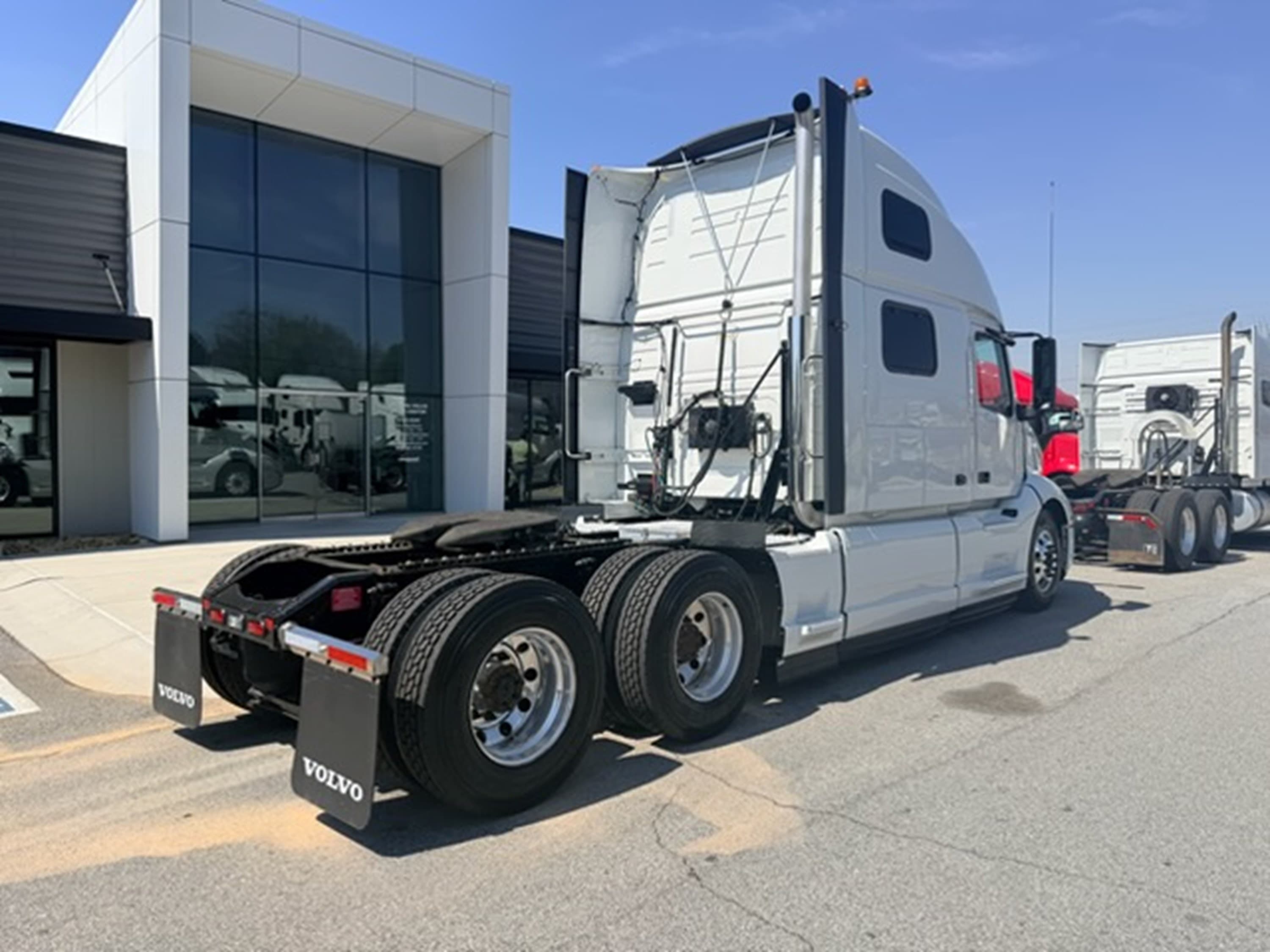 2024 Volvo VNL 860 — photo 3