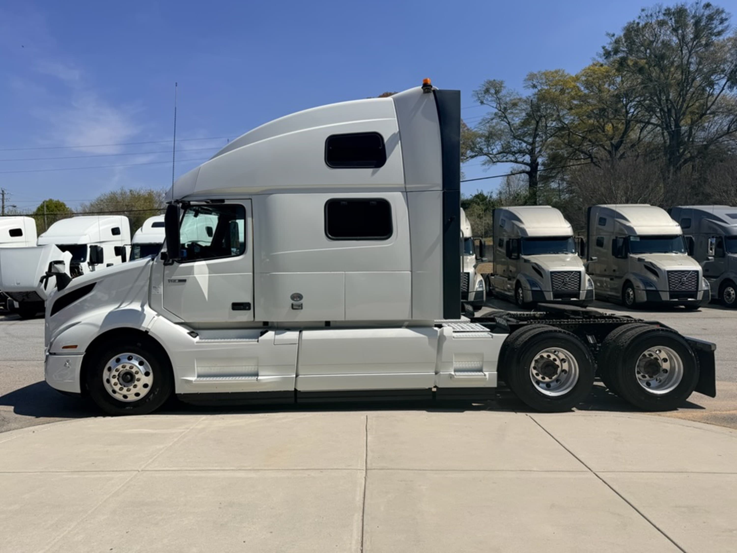 2024 Volvo VNL 860 — photo 6