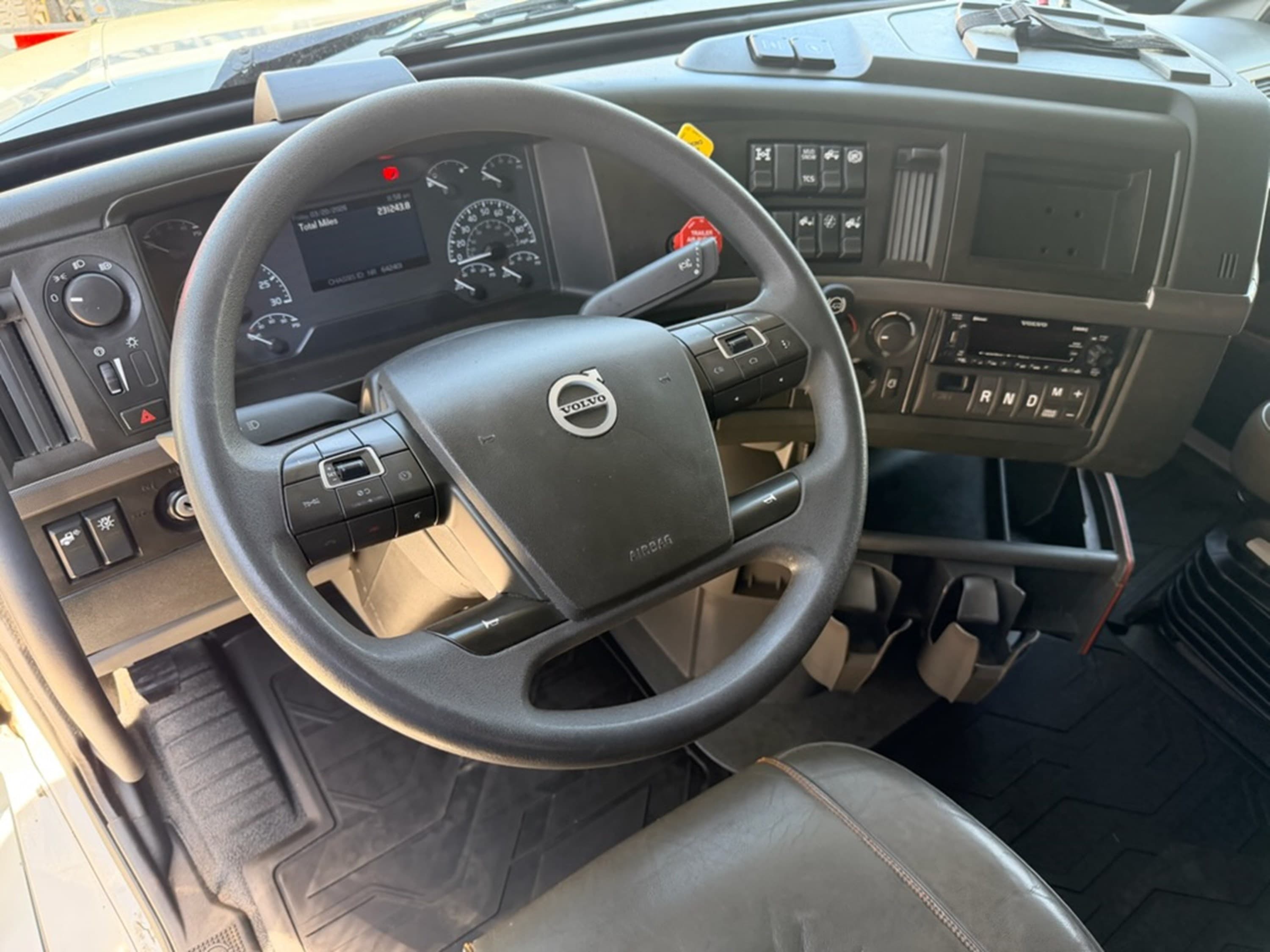 2024 Volvo VNL 860 — photo 8