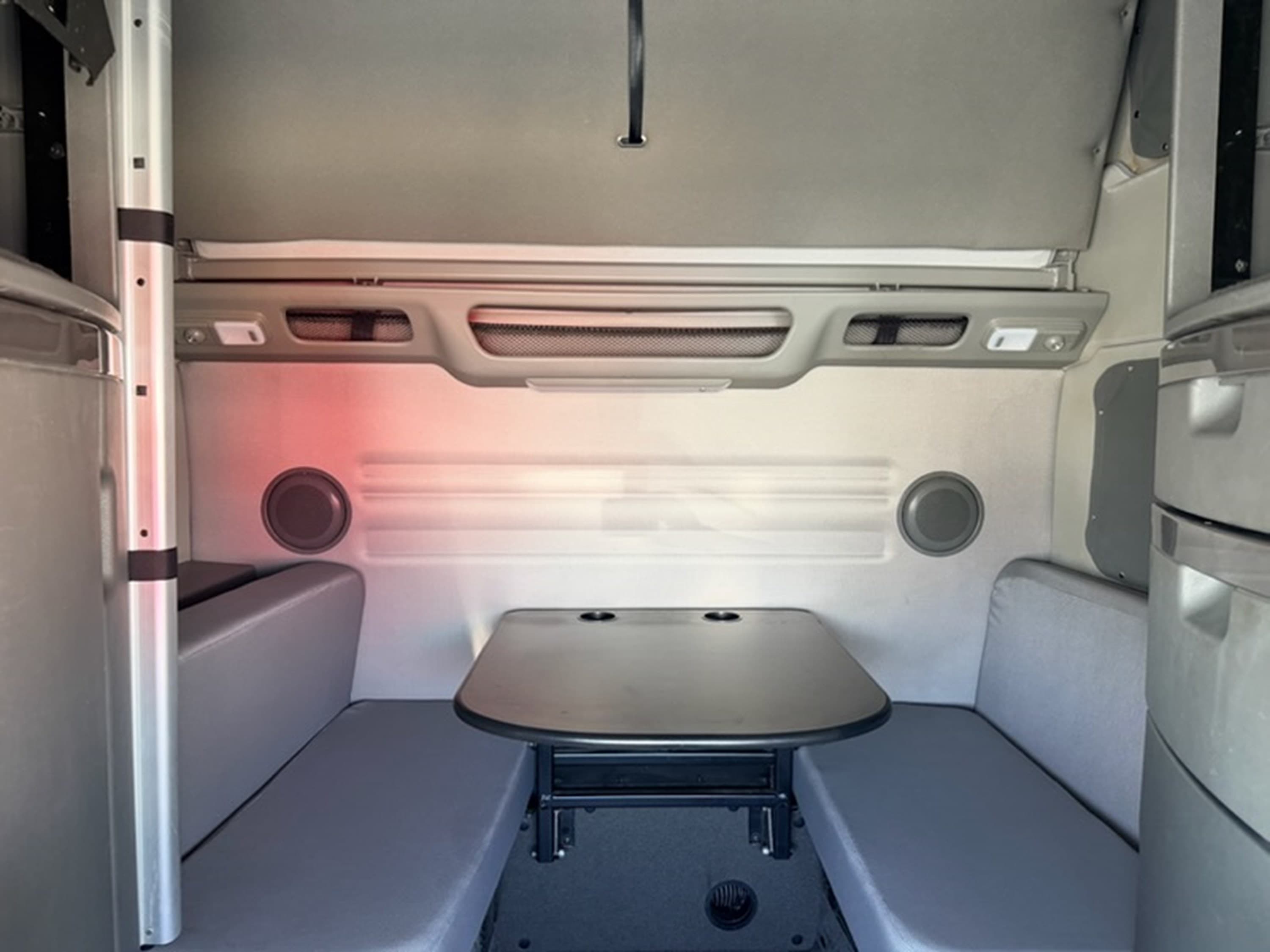 2024 Volvo VNL 860 — photo 9