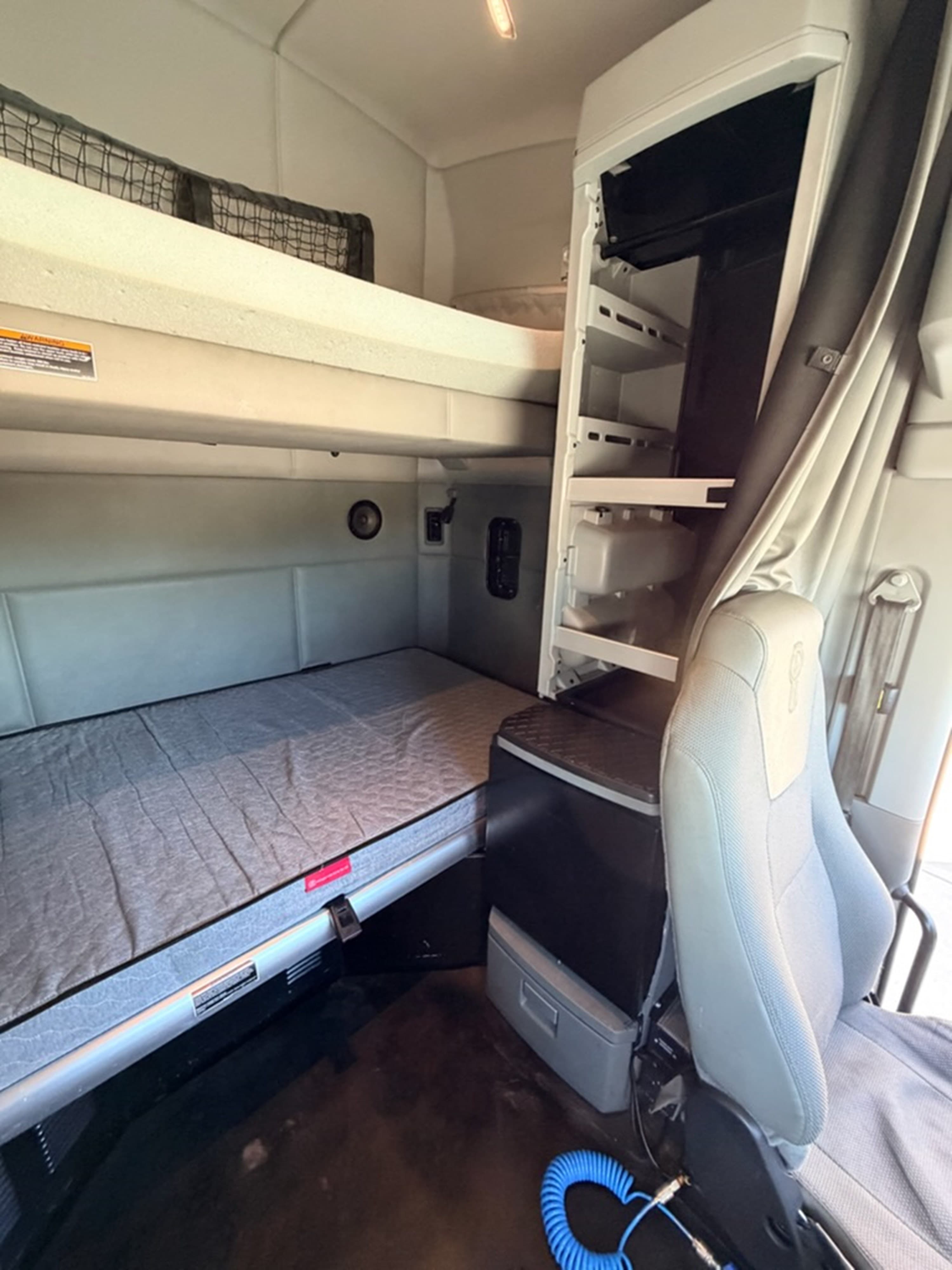 2019 Kenworth T680 — photo 11