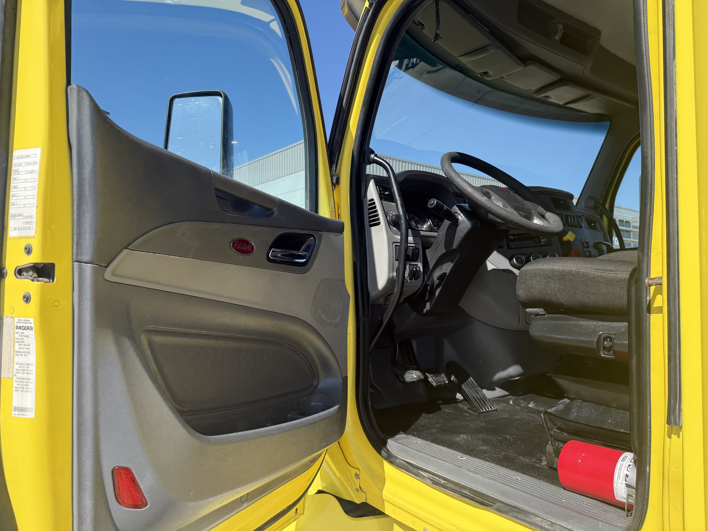 2017 Peterbilt 579 — photo 9