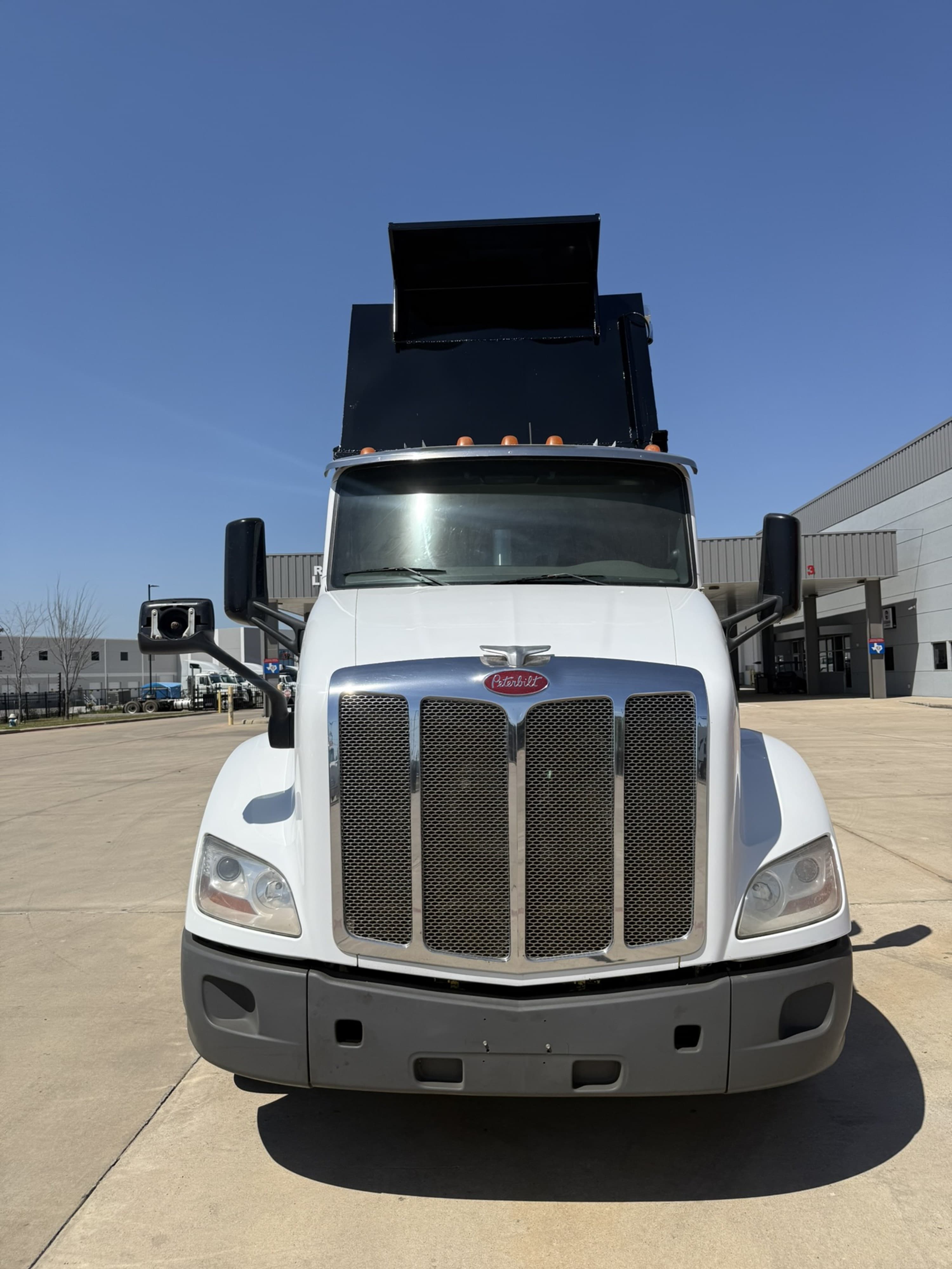 2017 Peterbilt 579 — photo 2