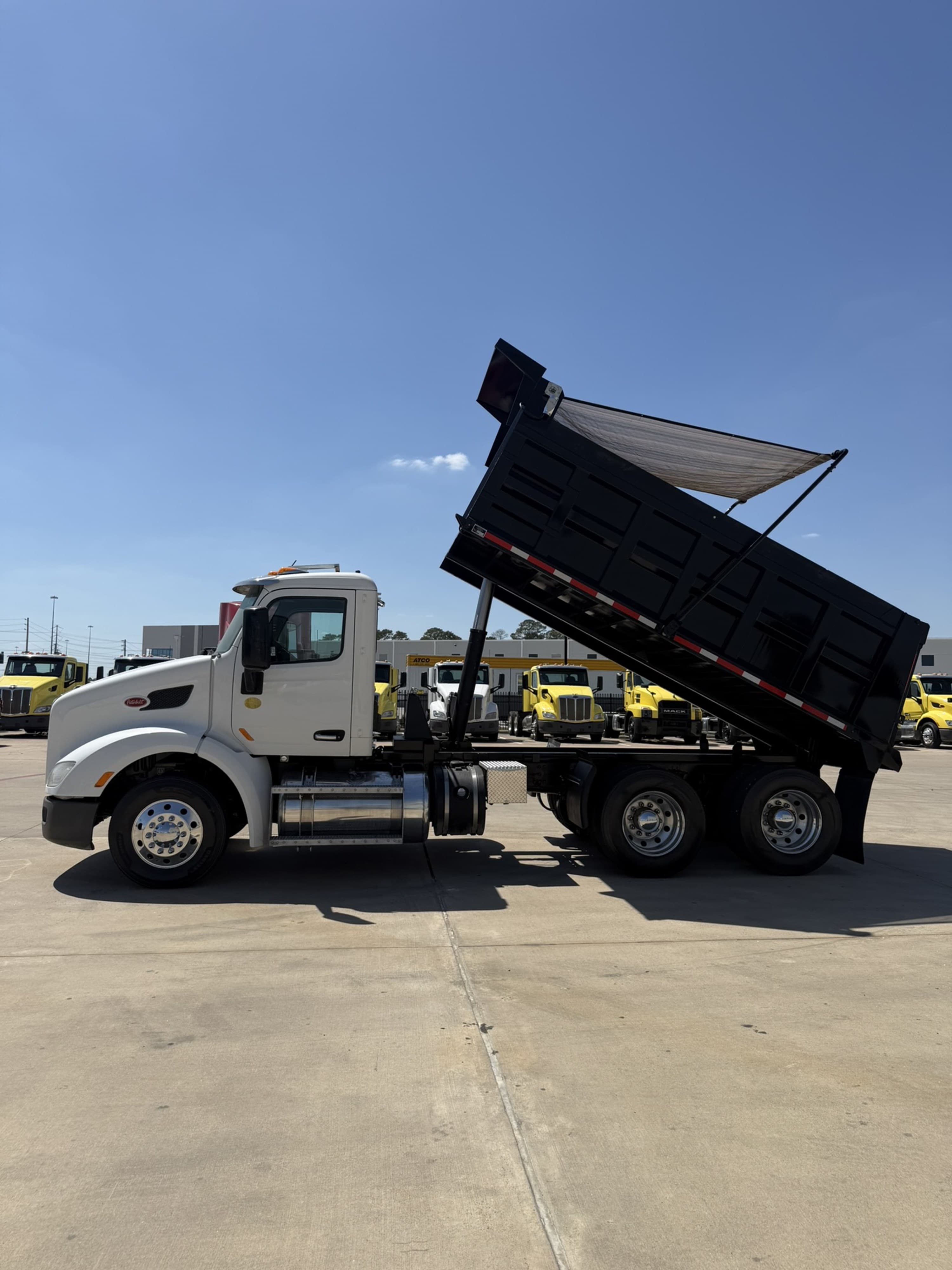 2017 Peterbilt 579 — photo 12
