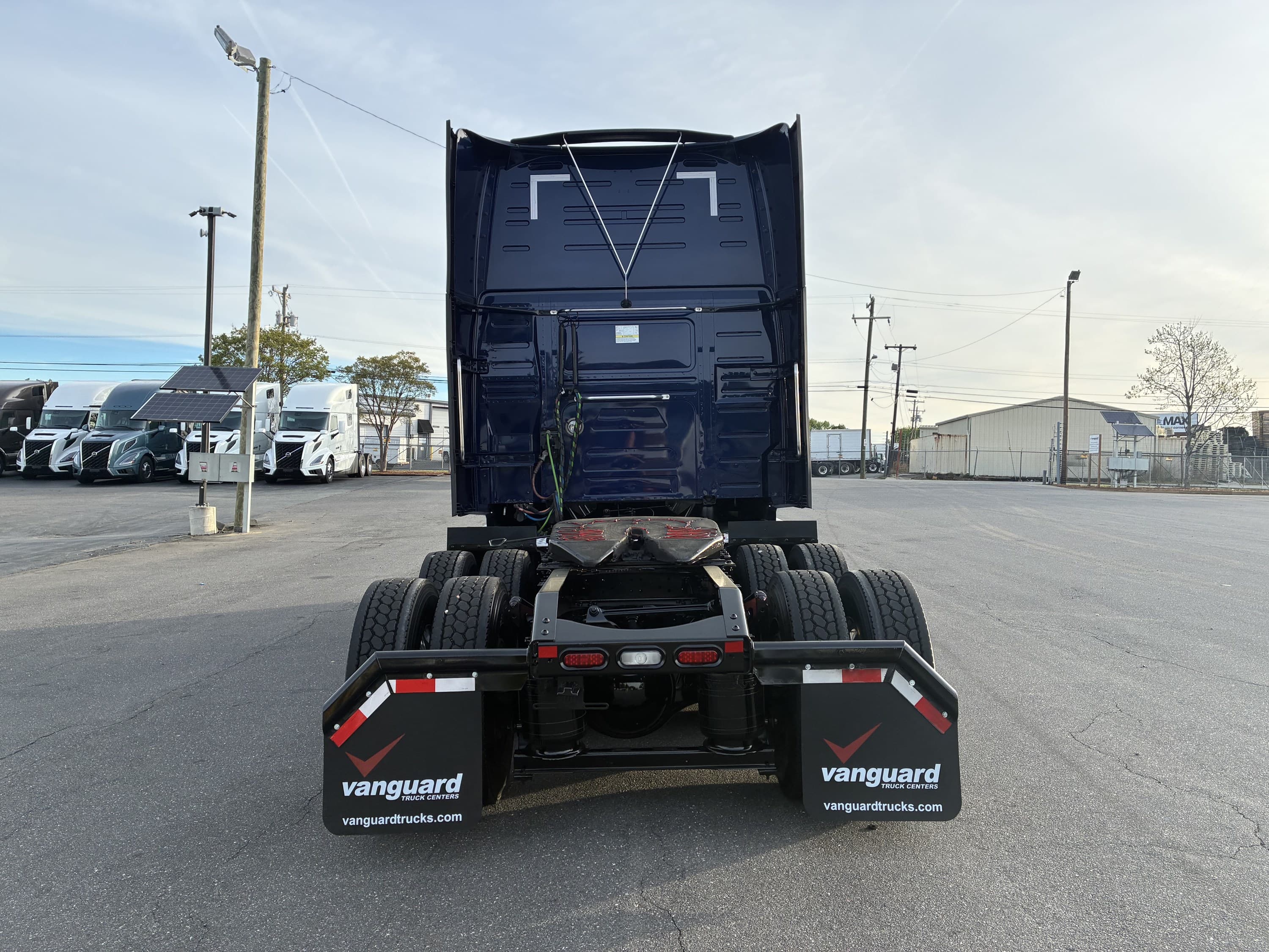 2025 Volvo VNL 860 — photo 5