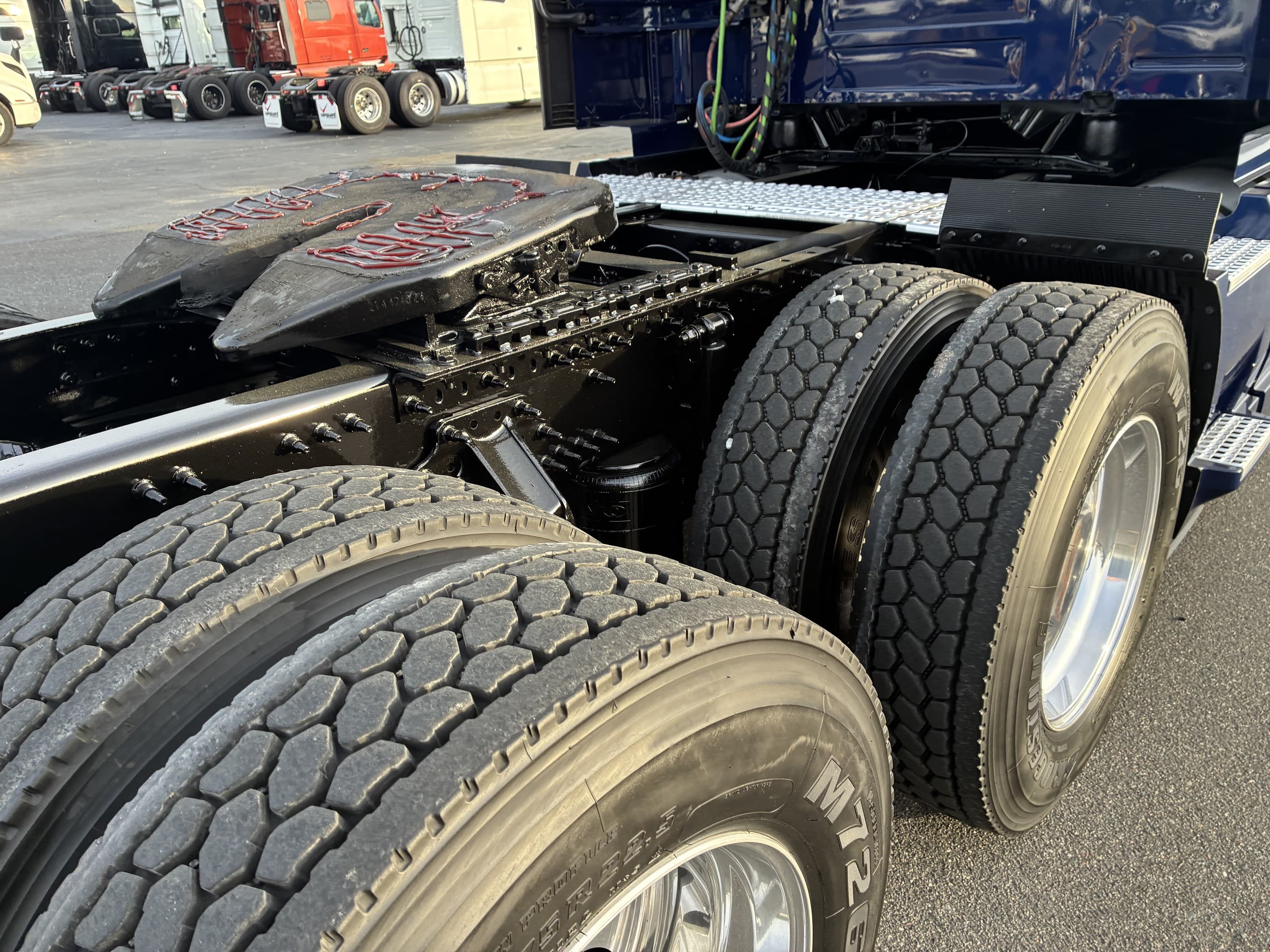 2025 Volvo VNL 860 — photo 14