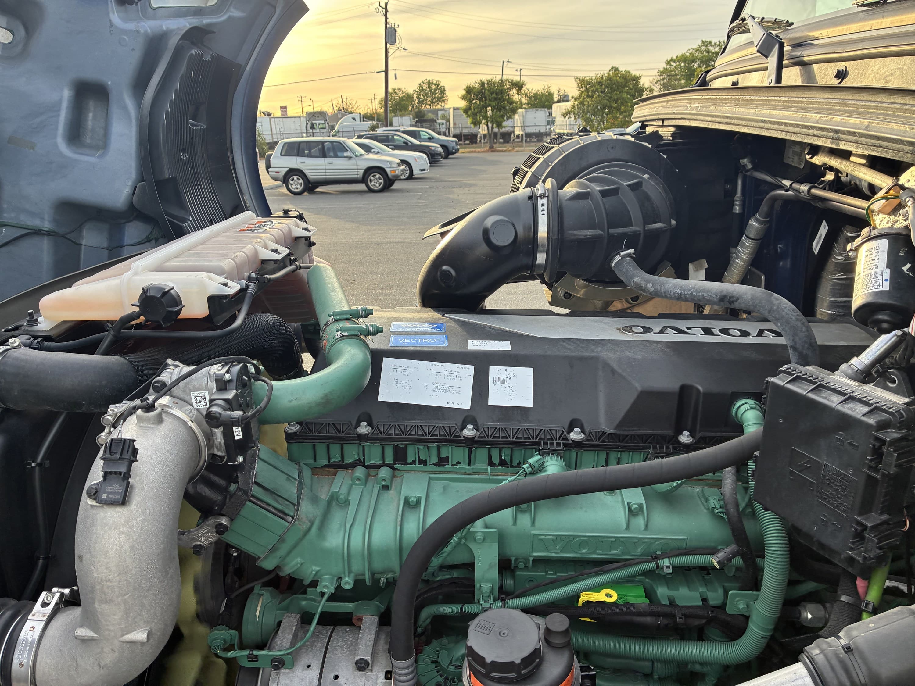 2025 Volvo VNL 860 — photo 17