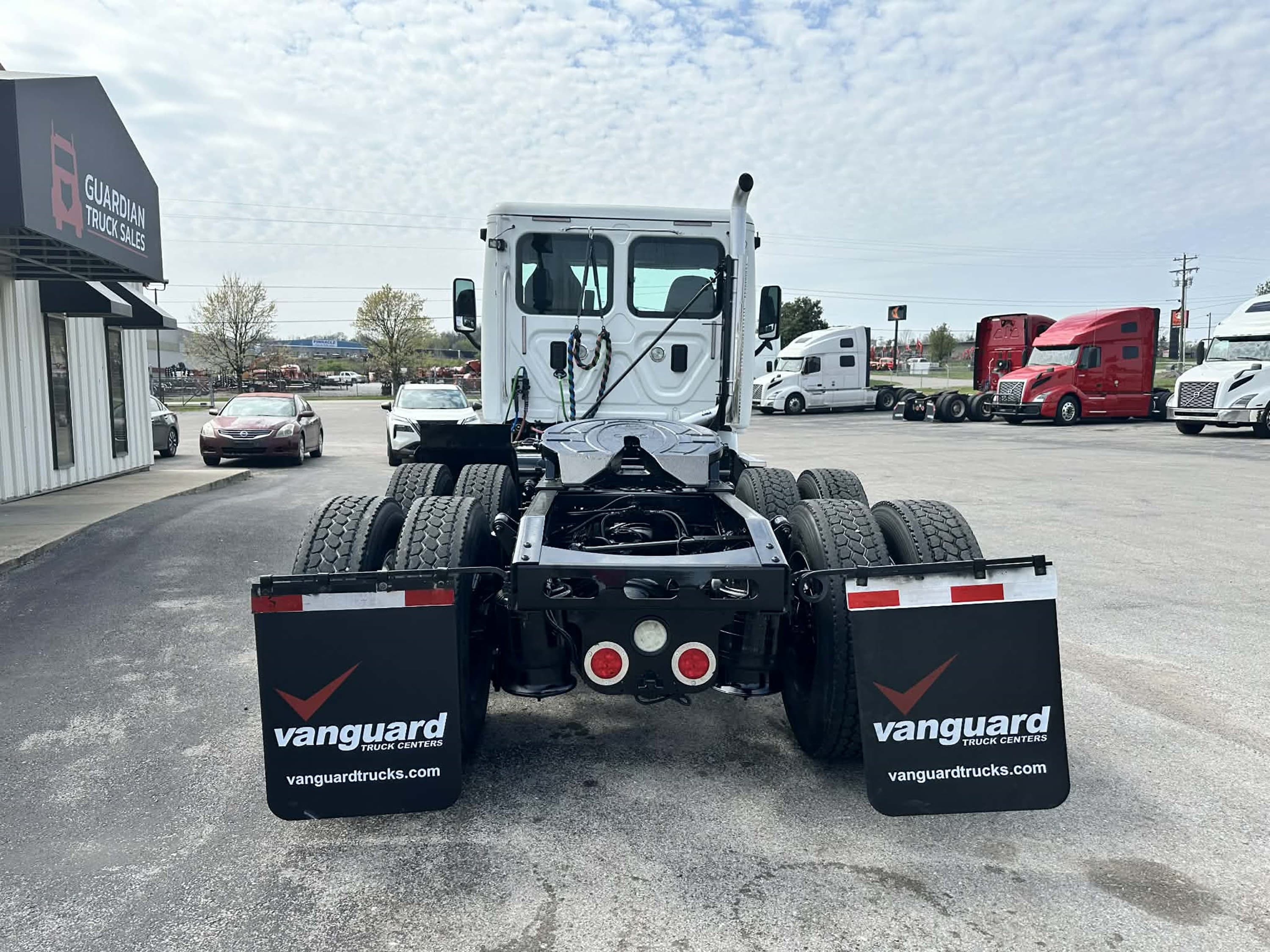 2017 Freightliner Cascadia — photo 4