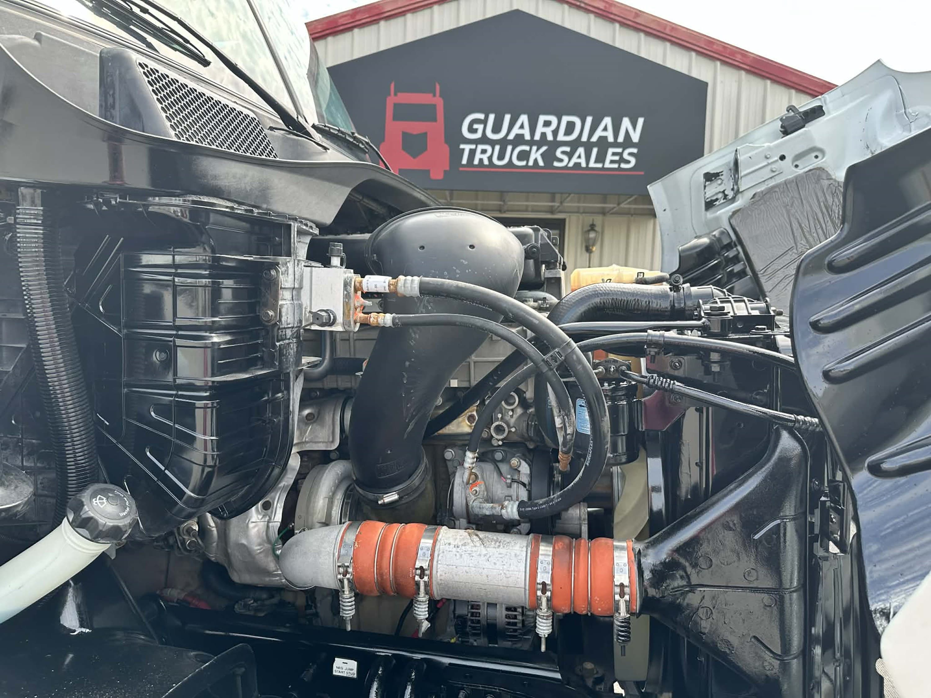 2017 Freightliner Cascadia — photo 8