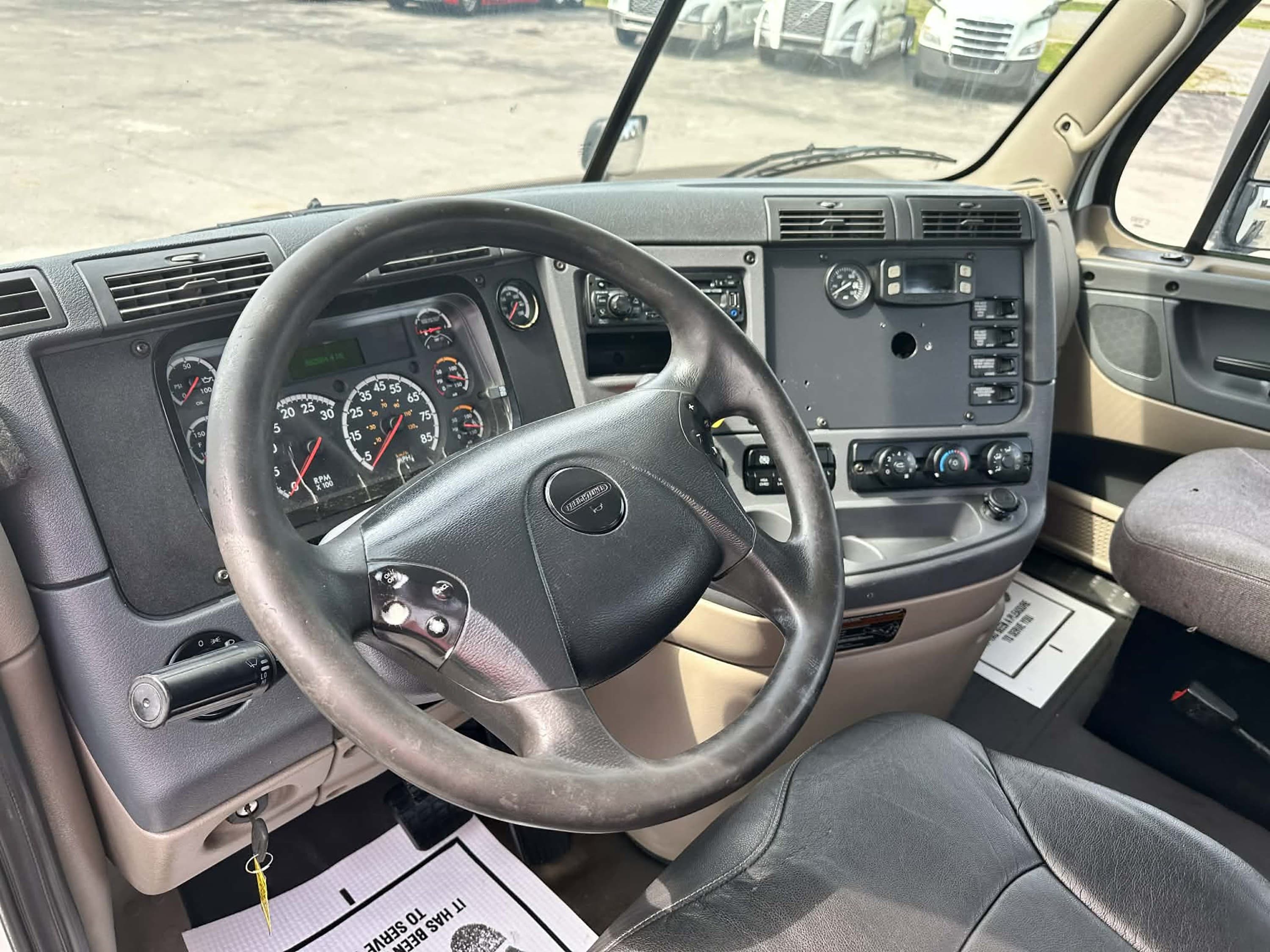 2017 Freightliner Cascadia — photo 9