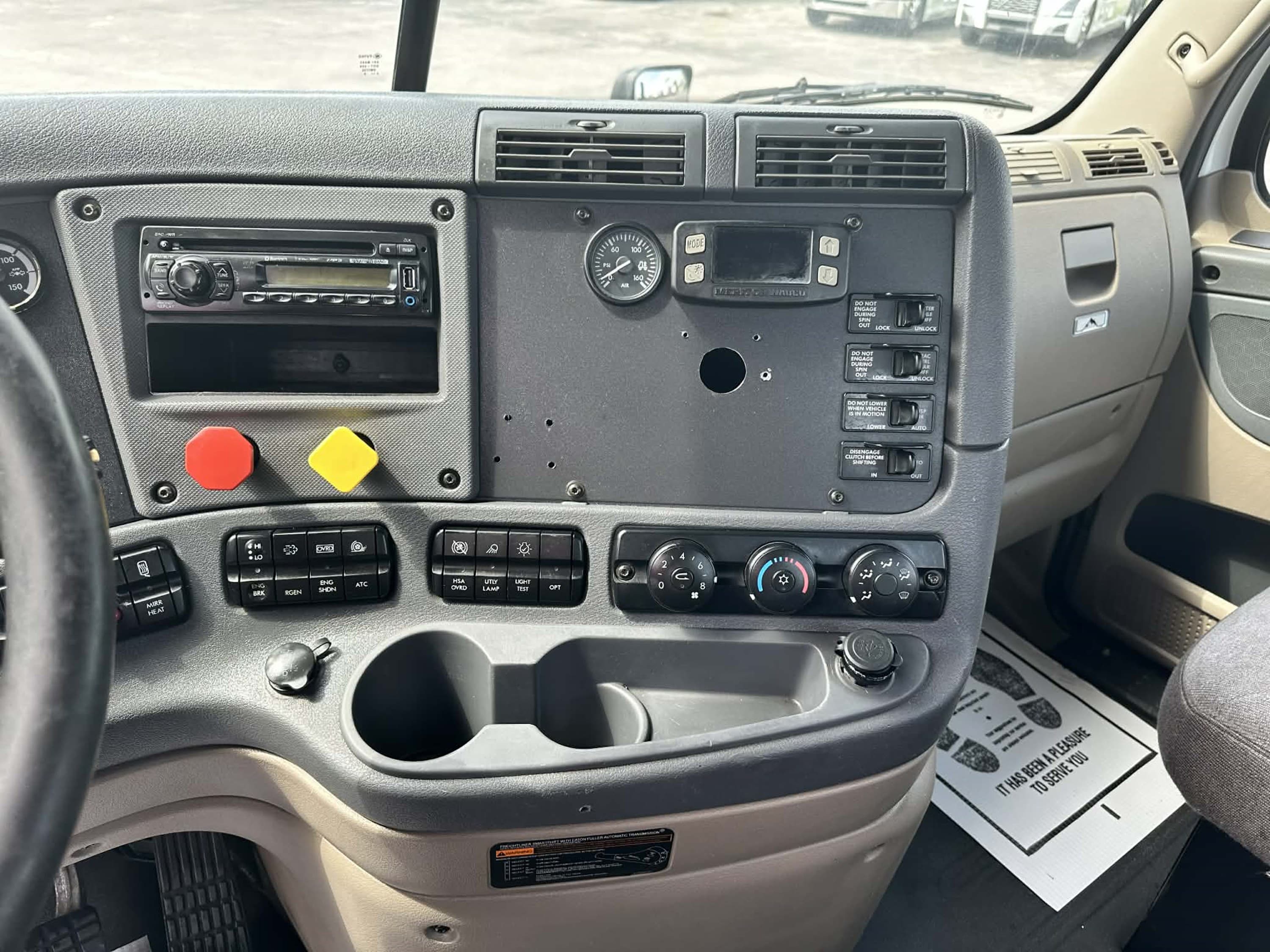 2017 Freightliner Cascadia — photo 10