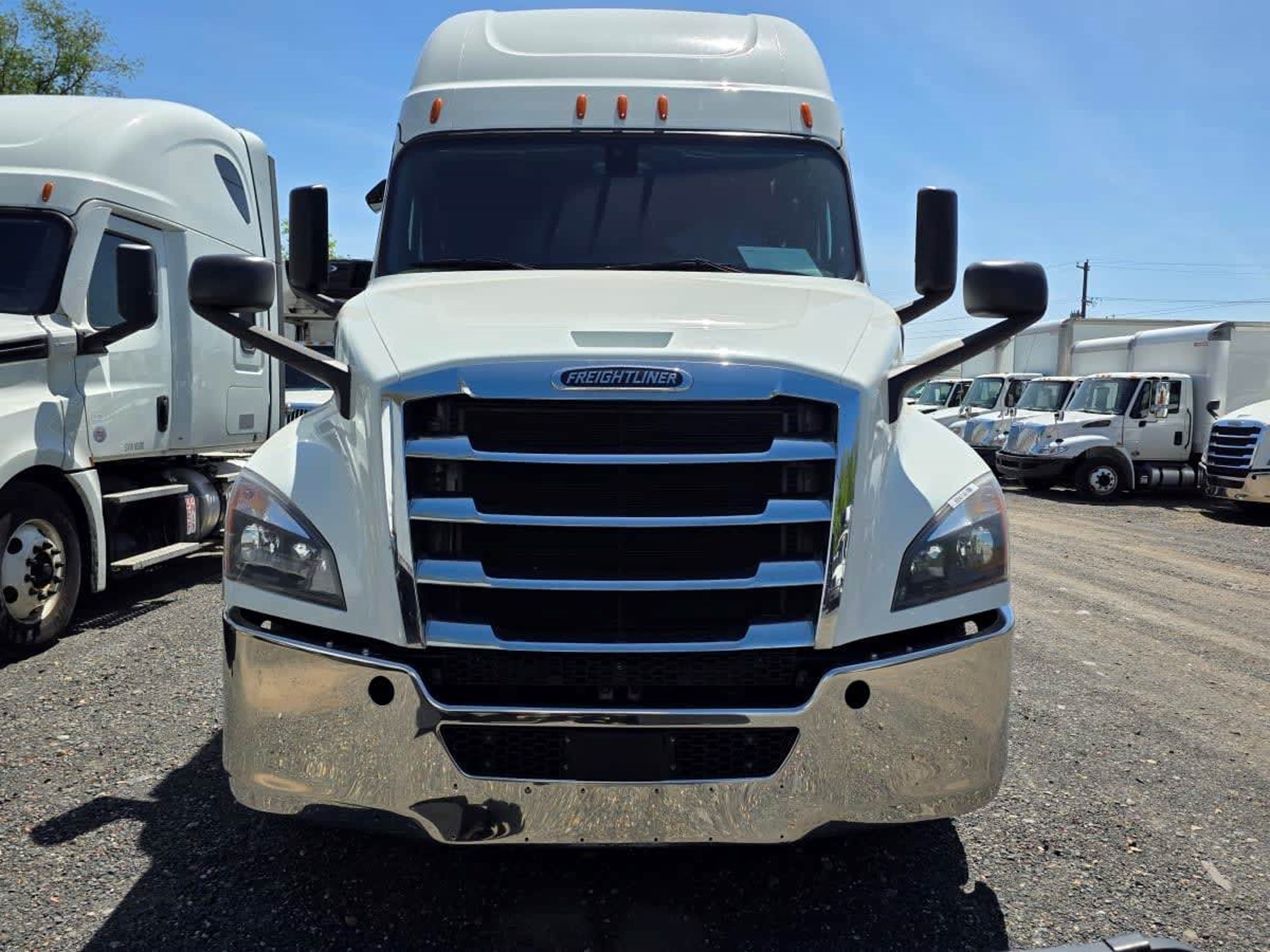 2020 Freightliner Cascadia — photo 2